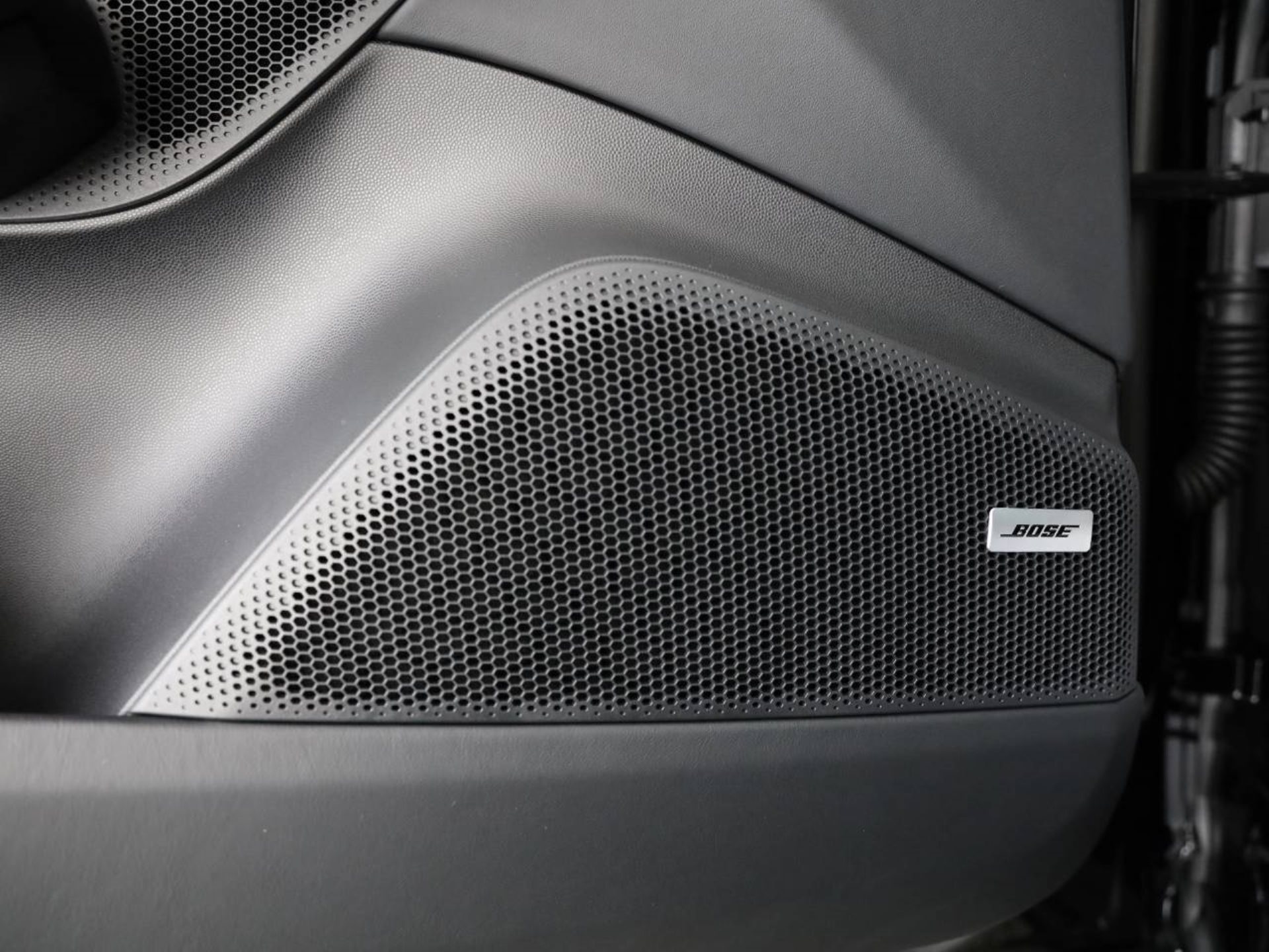 PORSCHE Macan Turbo-image-19