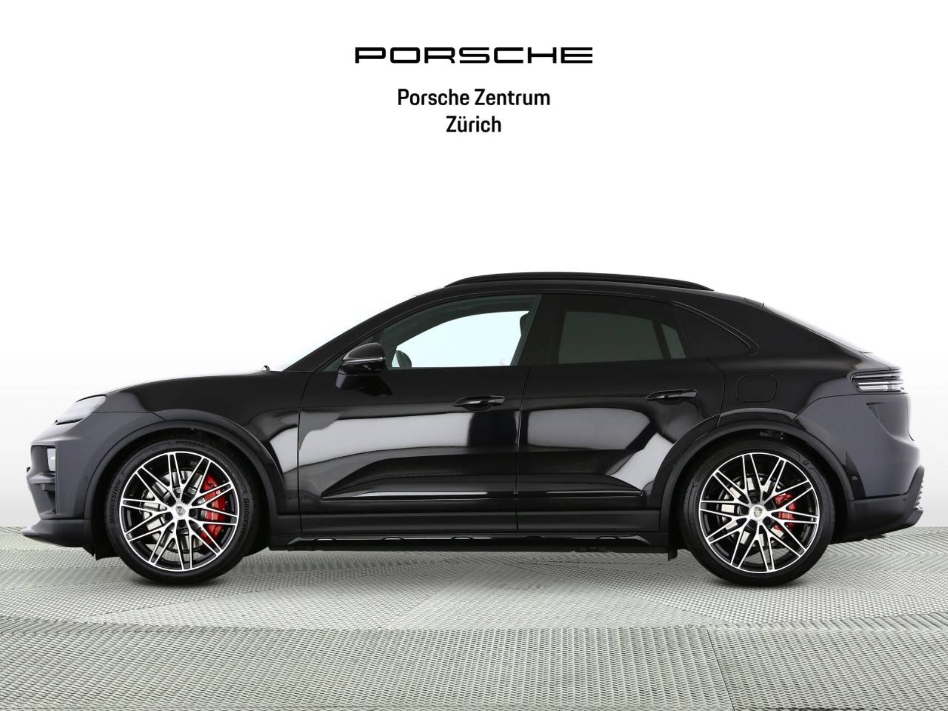 PORSCHE Macan Turbo-image-1