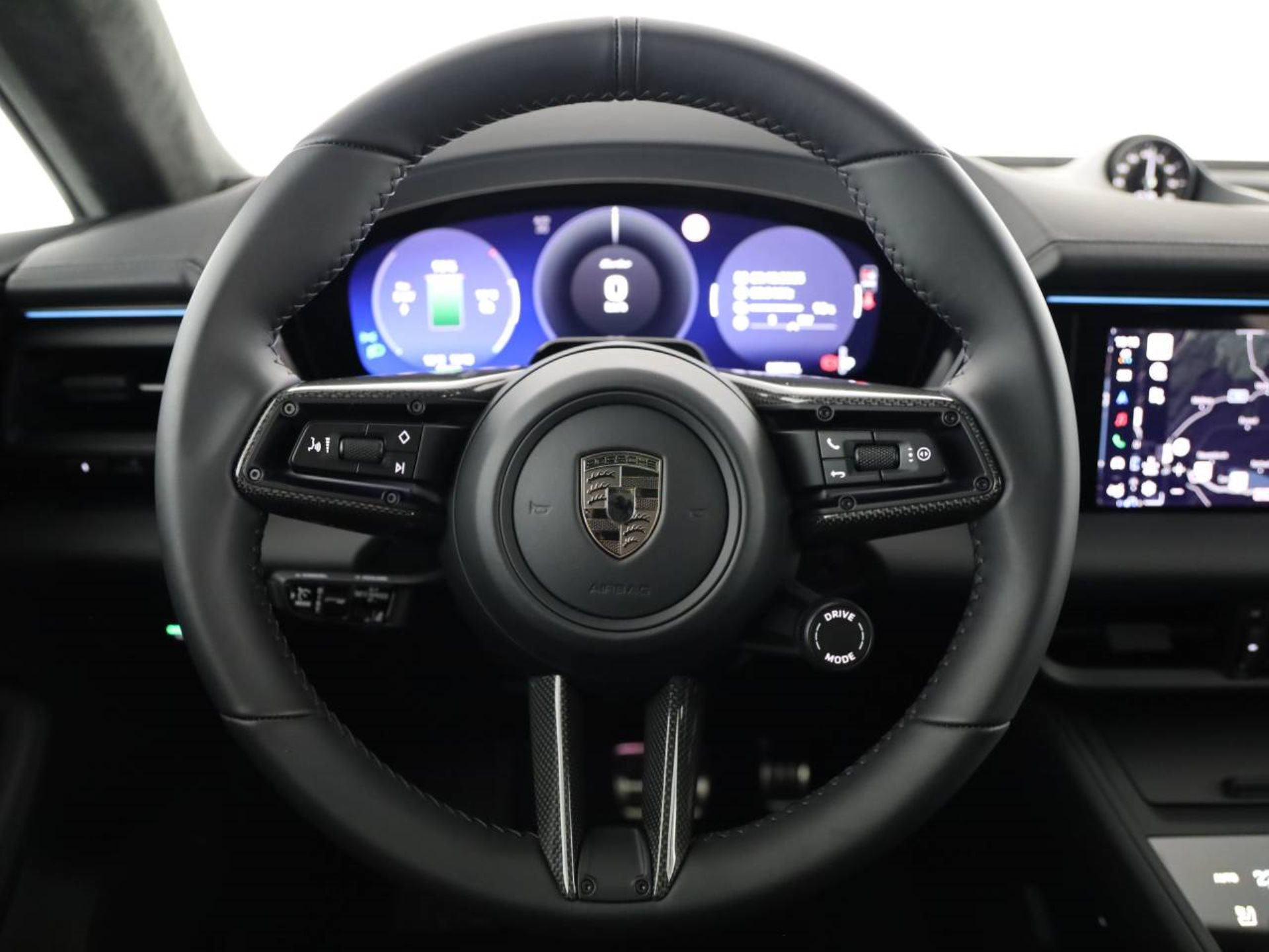 PORSCHE Macan Turbo-image-3