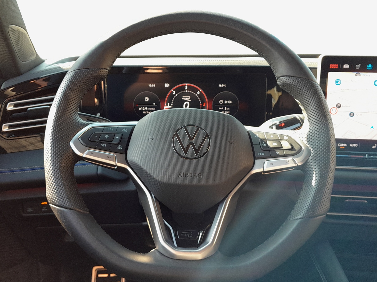 VW Tiguan 2.0 TDI SCR R-Line 4Motion DSG-image-9