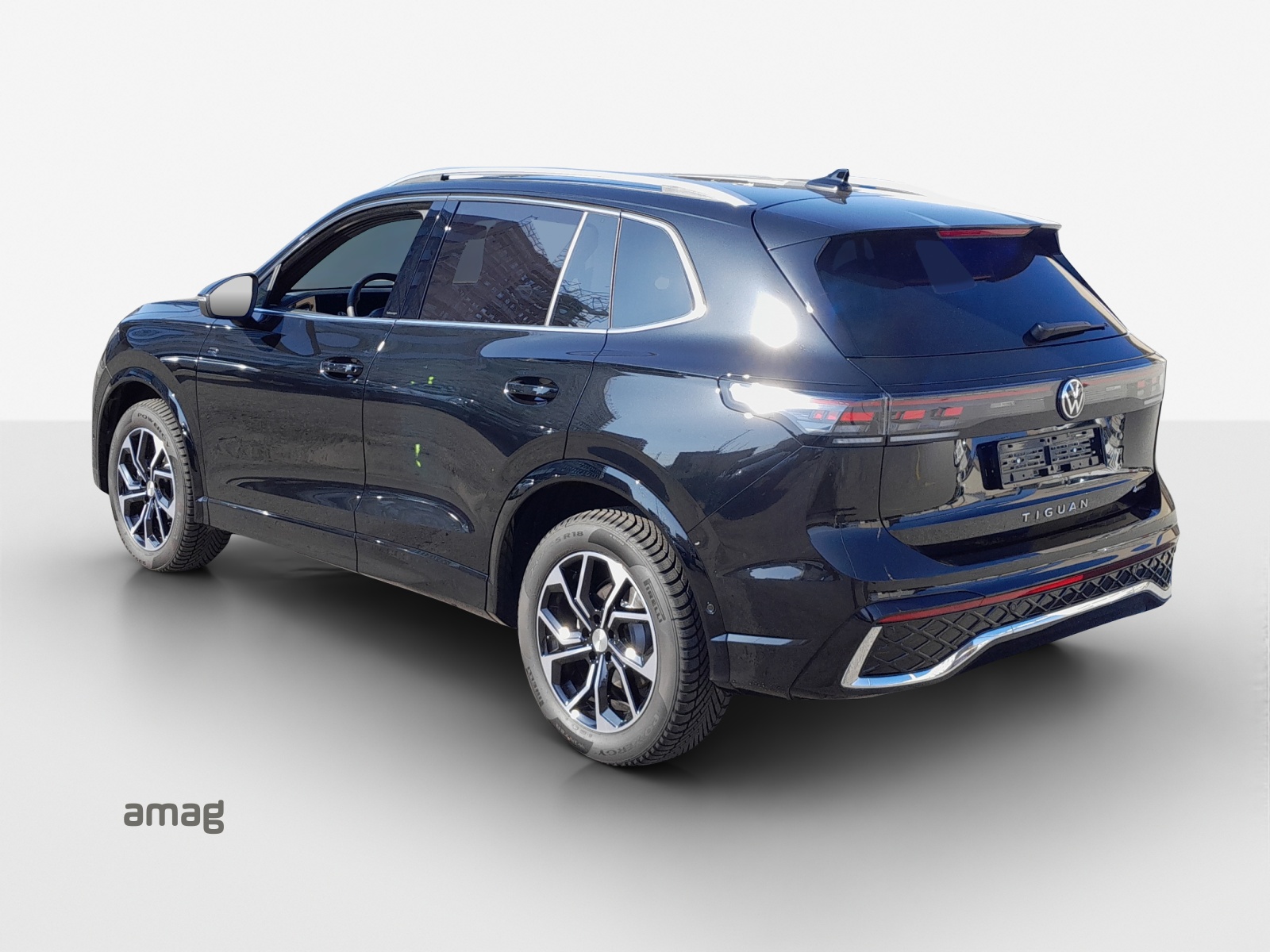 VW Tiguan 2.0 TDI SCR R-Line 4Motion DSG-image-2