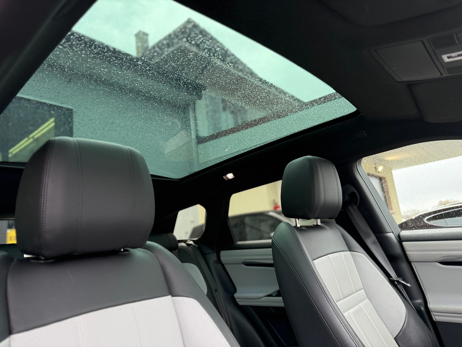 LAND ROVER Range Rover Evoque R-Dyn First Edi P 250 HSE AT9-image-16