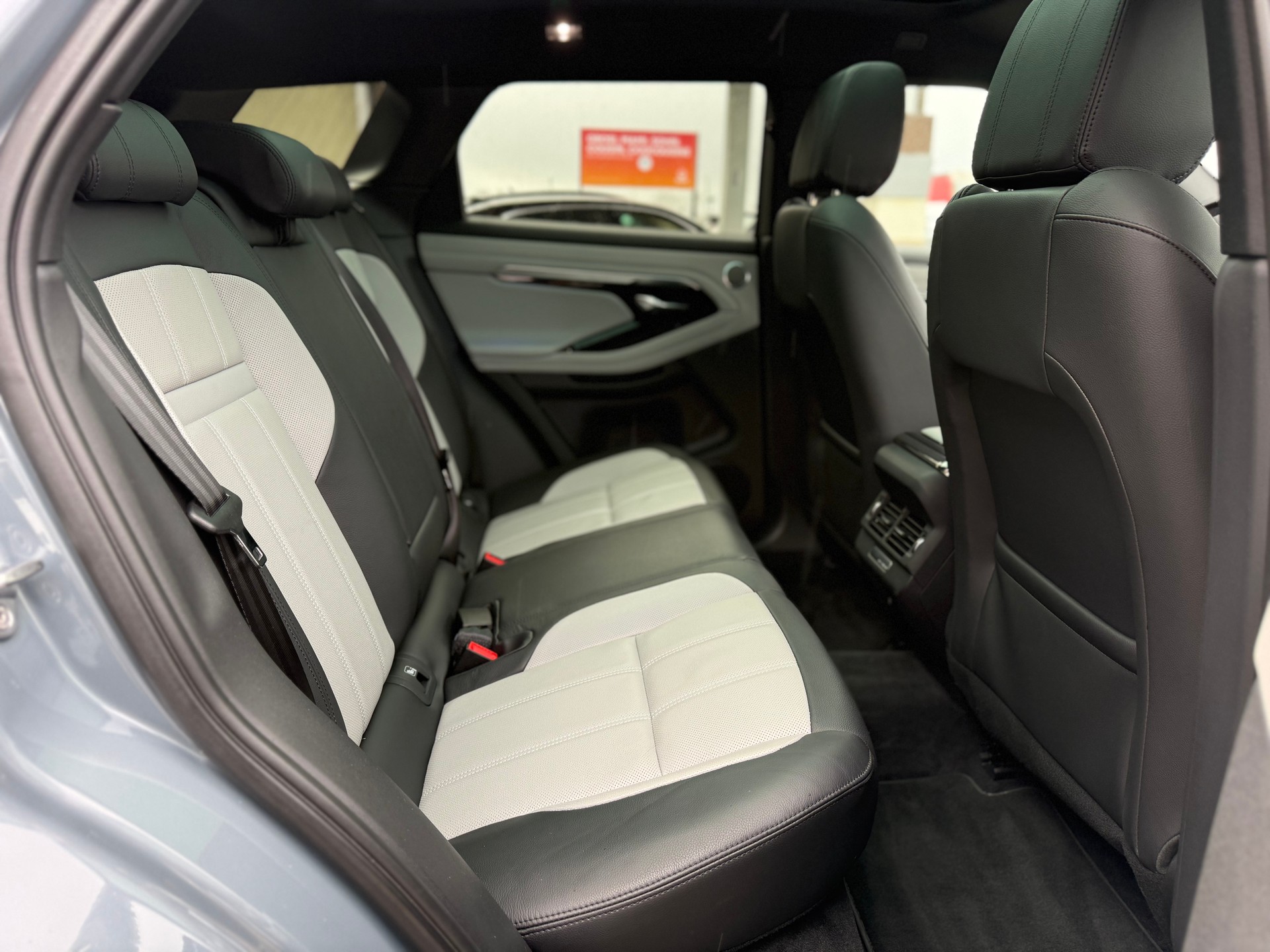 LAND ROVER Range Rover Evoque R-Dyn First Edi P 250 HSE AT9-image-11