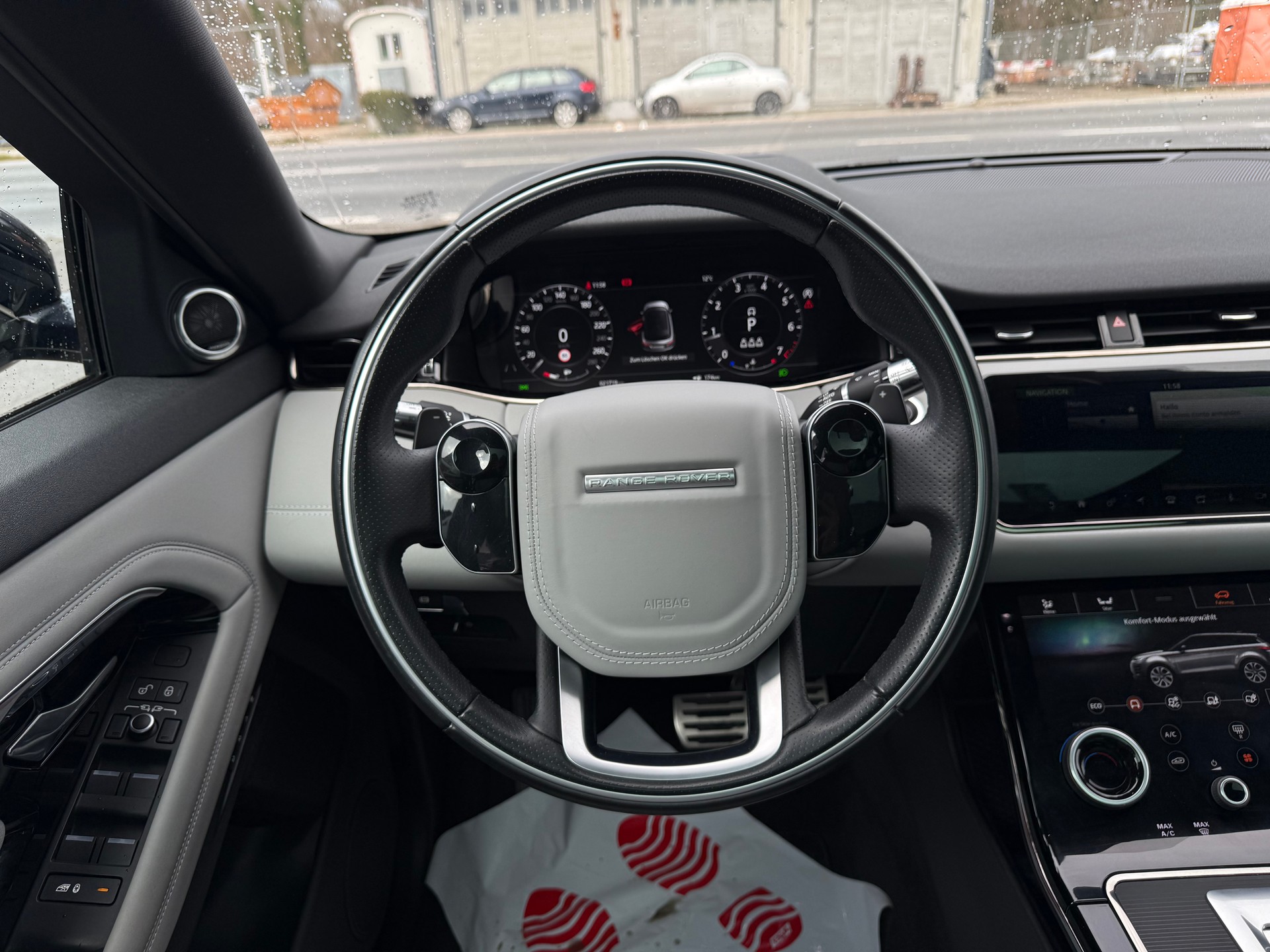 LAND ROVER Range Rover Evoque R-Dyn First Edi P 250 HSE AT9-image-14