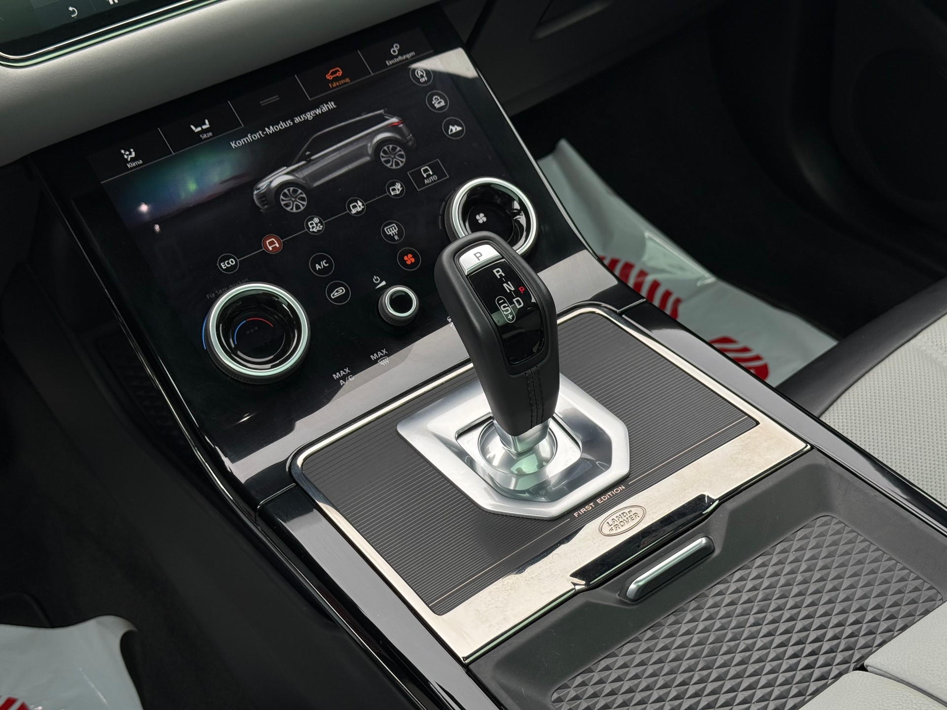 LAND ROVER Range Rover Evoque R-Dyn First Edi P 250 HSE AT9-image-18
