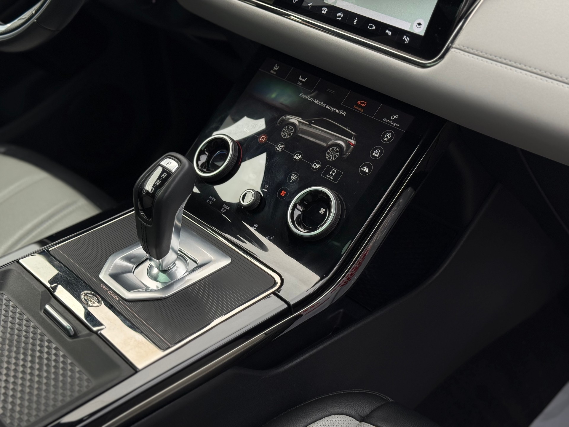 LAND ROVER Range Rover Evoque R-Dyn First Edi P 250 HSE AT9-image-17