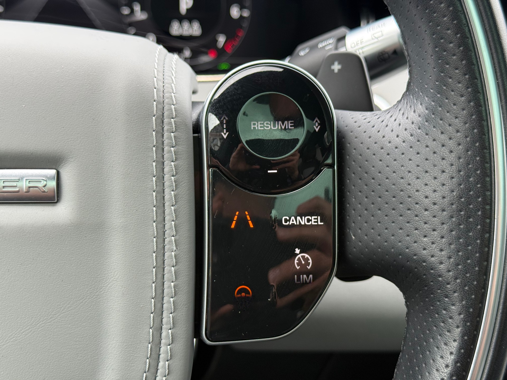 LAND ROVER Range Rover Evoque R-Dyn First Edi P 250 HSE AT9-image-15