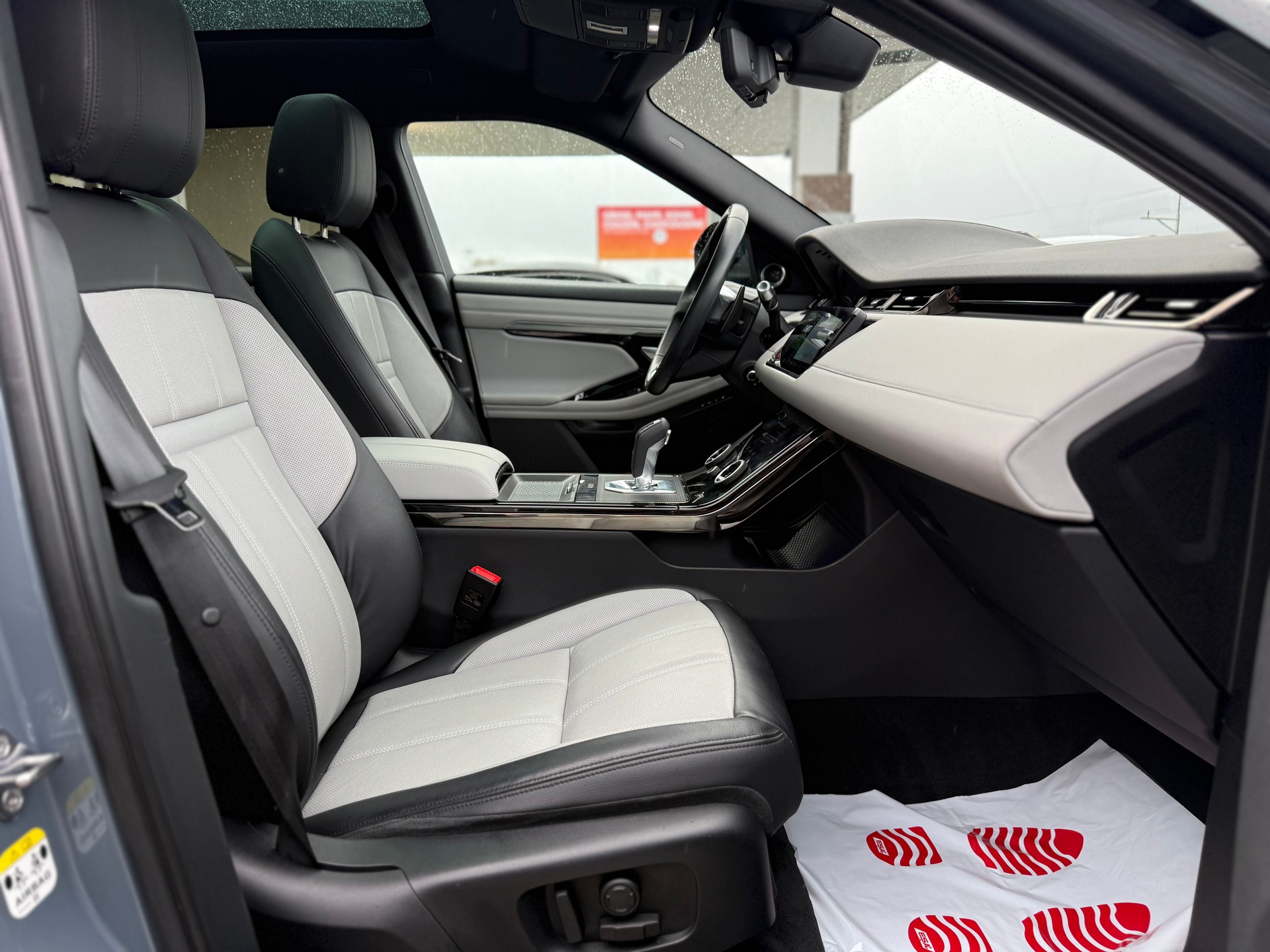 LAND ROVER Range Rover Evoque R-Dyn First Edi P 250 HSE AT9-image-12