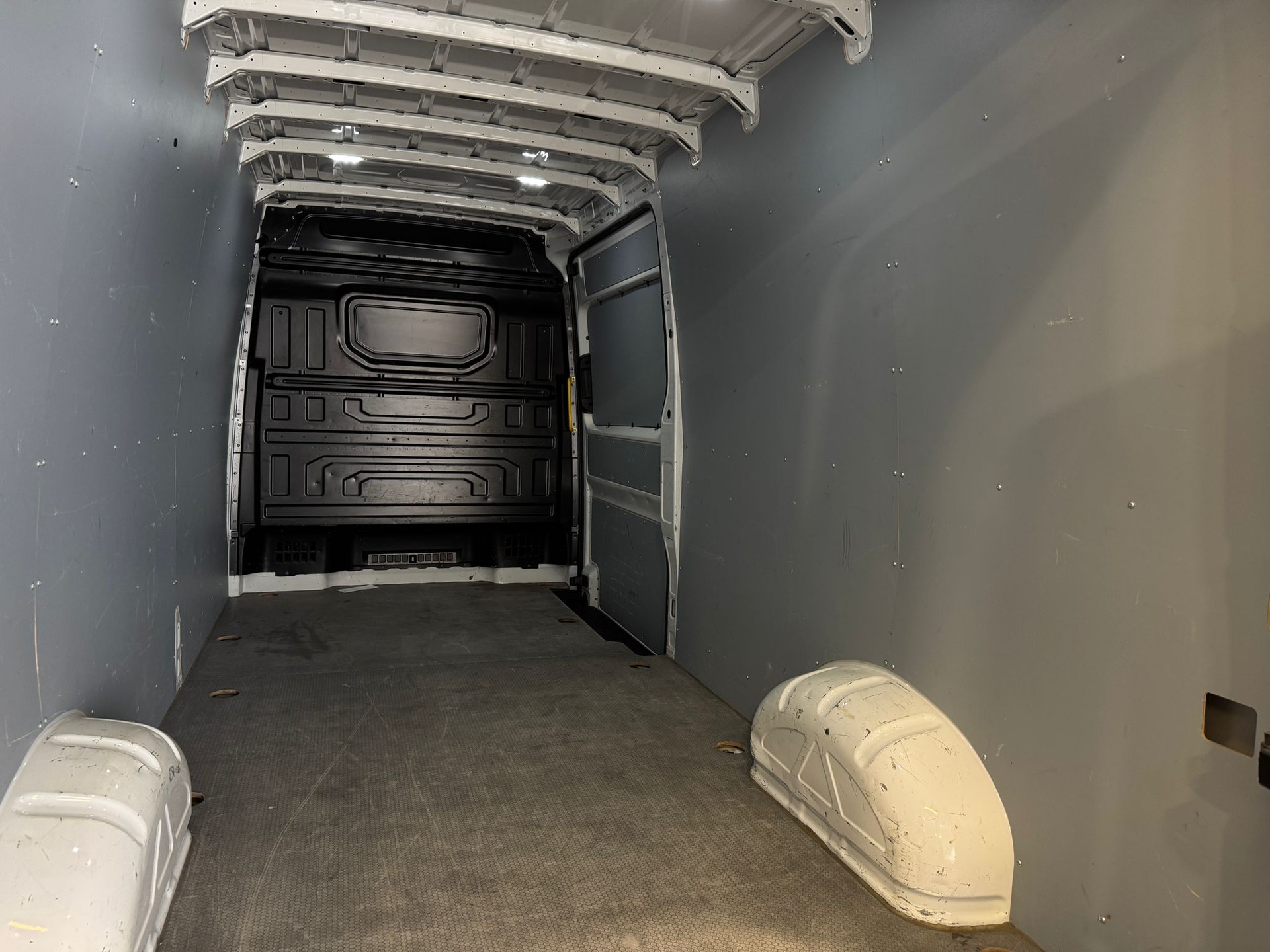 VW Crafter 35 2.0 TDI L4-image-5