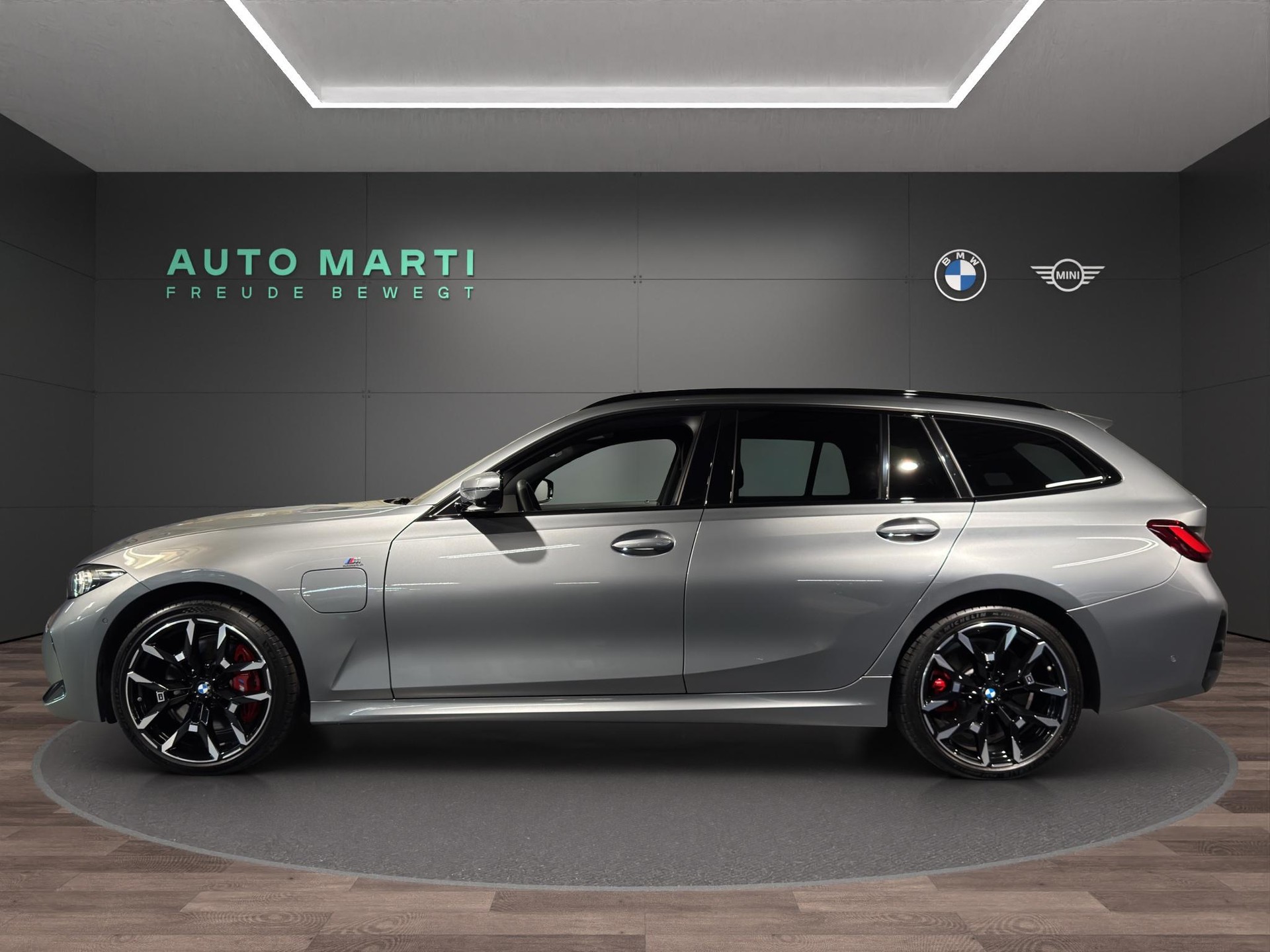 BMW 330e xDrive M Sport Touring M Sport-image-2