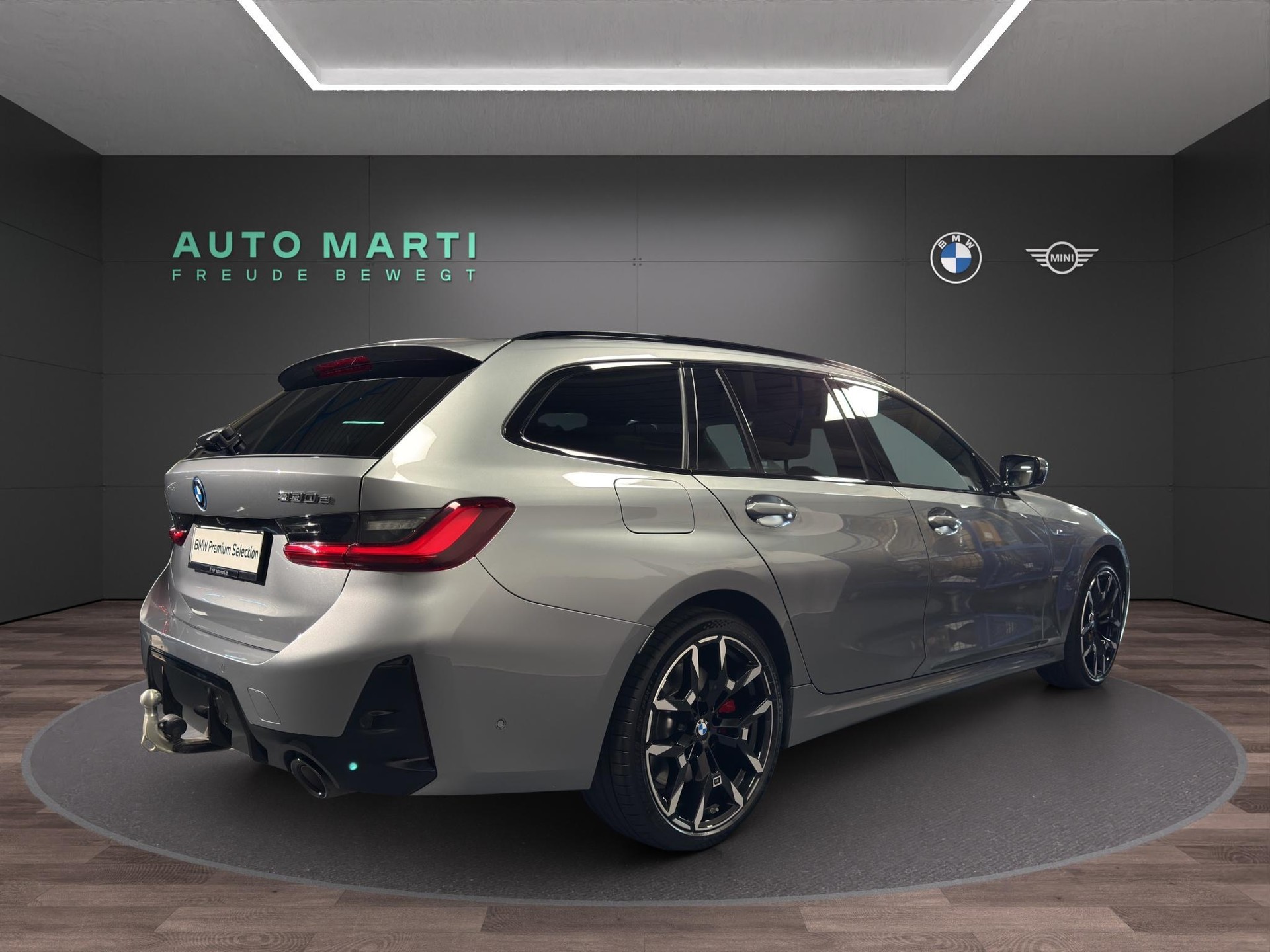 BMW 330e xDrive M Sport Touring M Sport-image-4