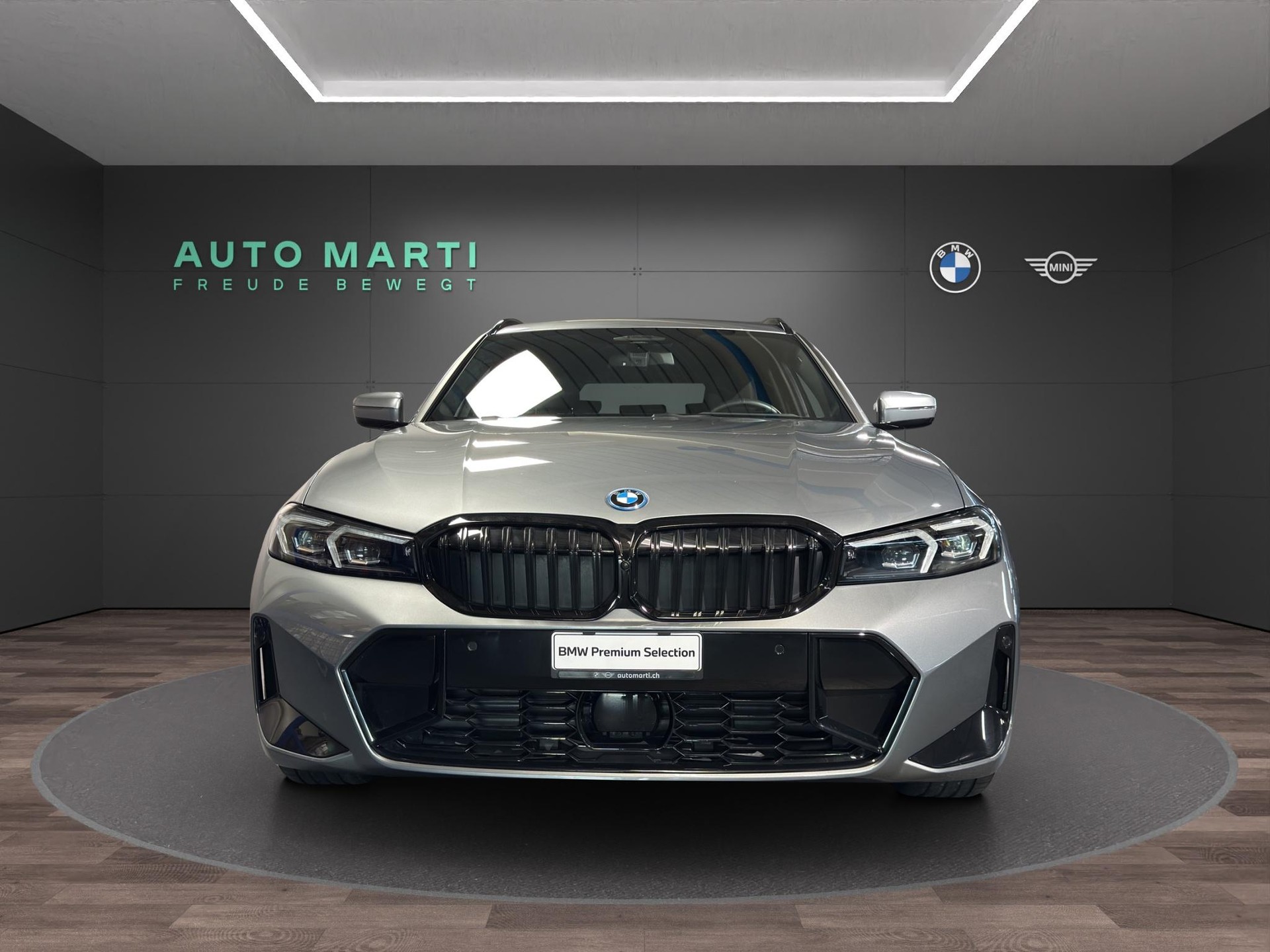 BMW 330e xDrive M Sport Touring M Sport-image-5