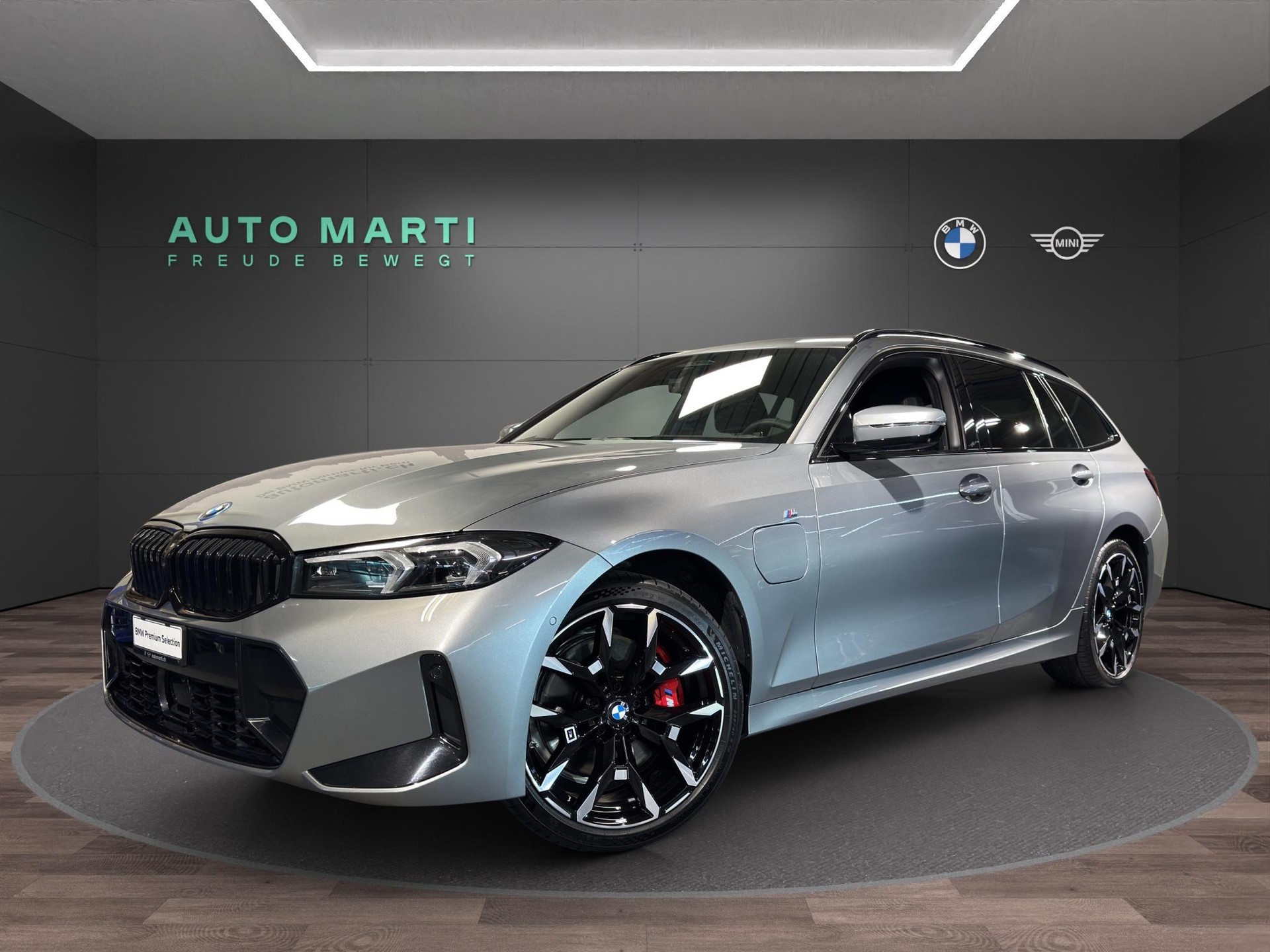 BMW 330e xDrive M Sport Touring M Sport-image-0