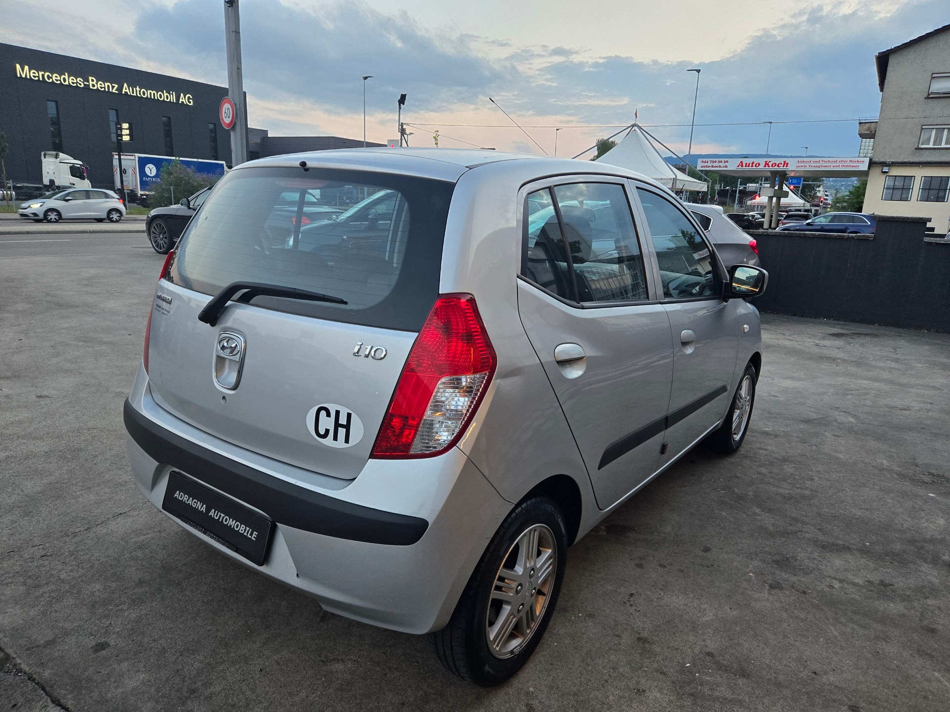 HYUNDAI i10 1.1 Style Automatic-image-5