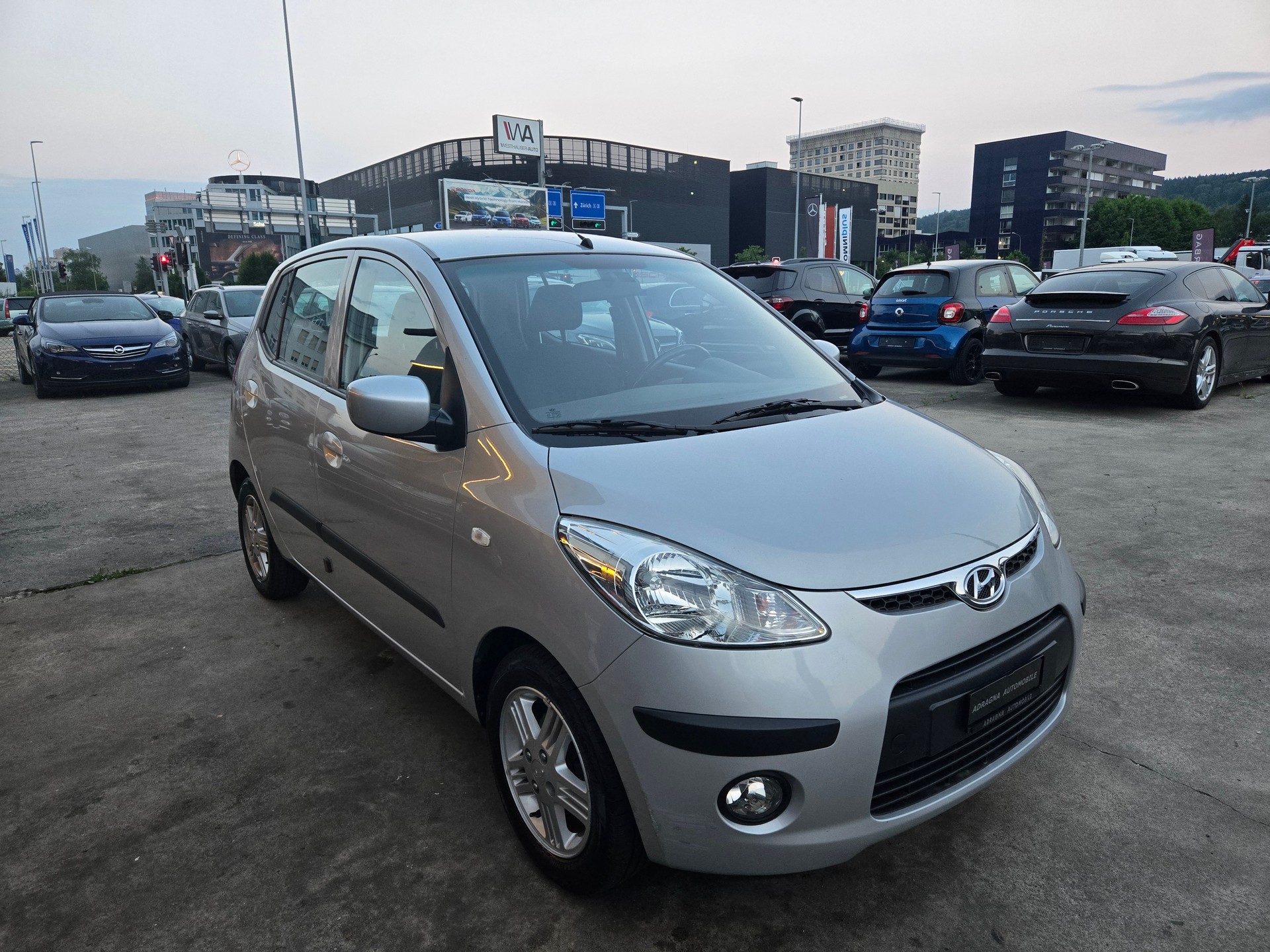HYUNDAI i10 1.1 Style Automatic-image-6