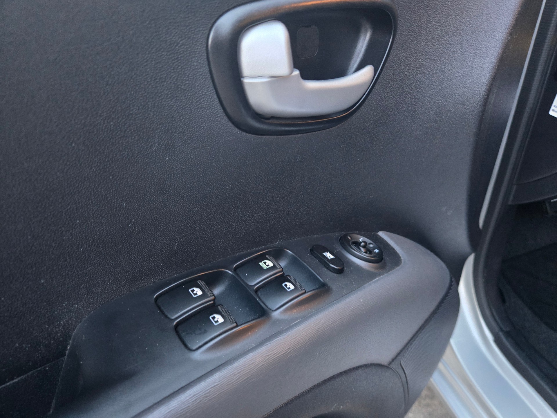 HYUNDAI i10 1.1 Style Automatic-image-11