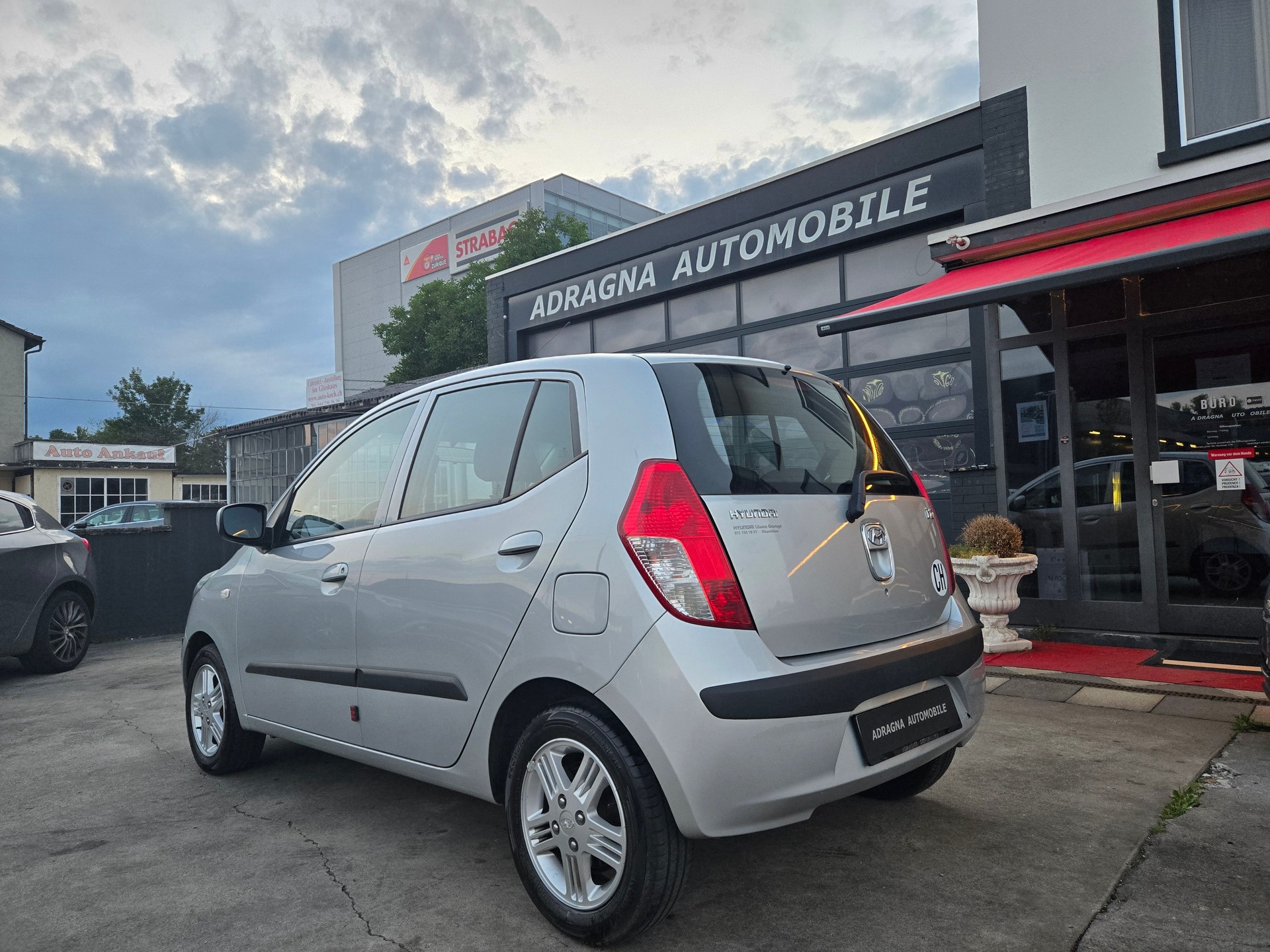 HYUNDAI i10 1.1 Style Automatic-image-3