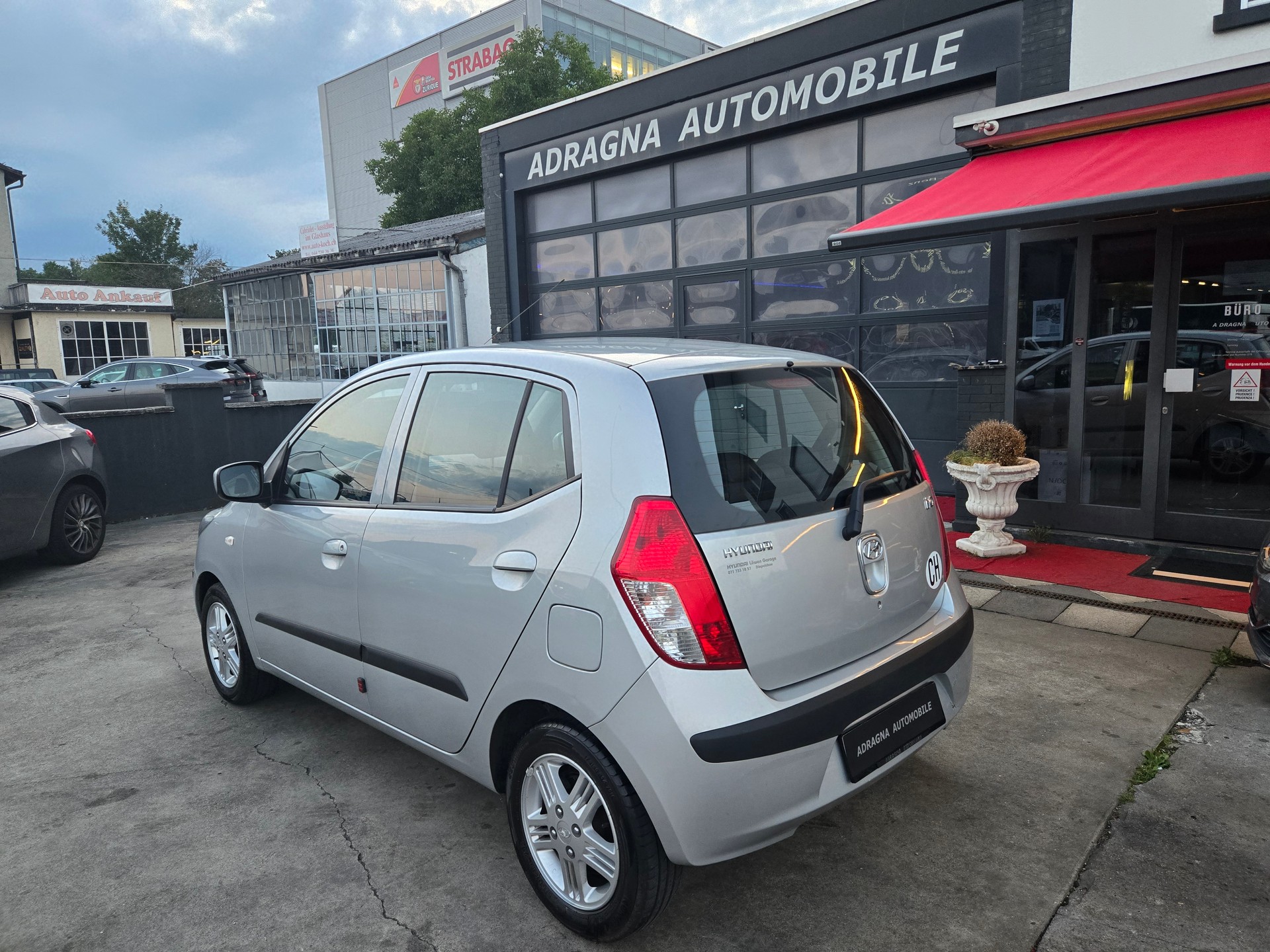 HYUNDAI i10 1.1 Style Automatic-image-2