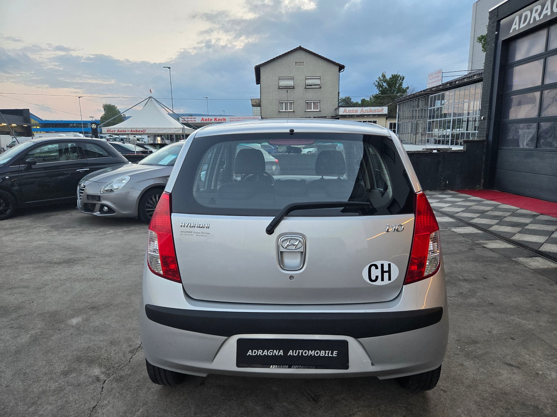 HYUNDAI i10 1.1 Style Automatic-image-4