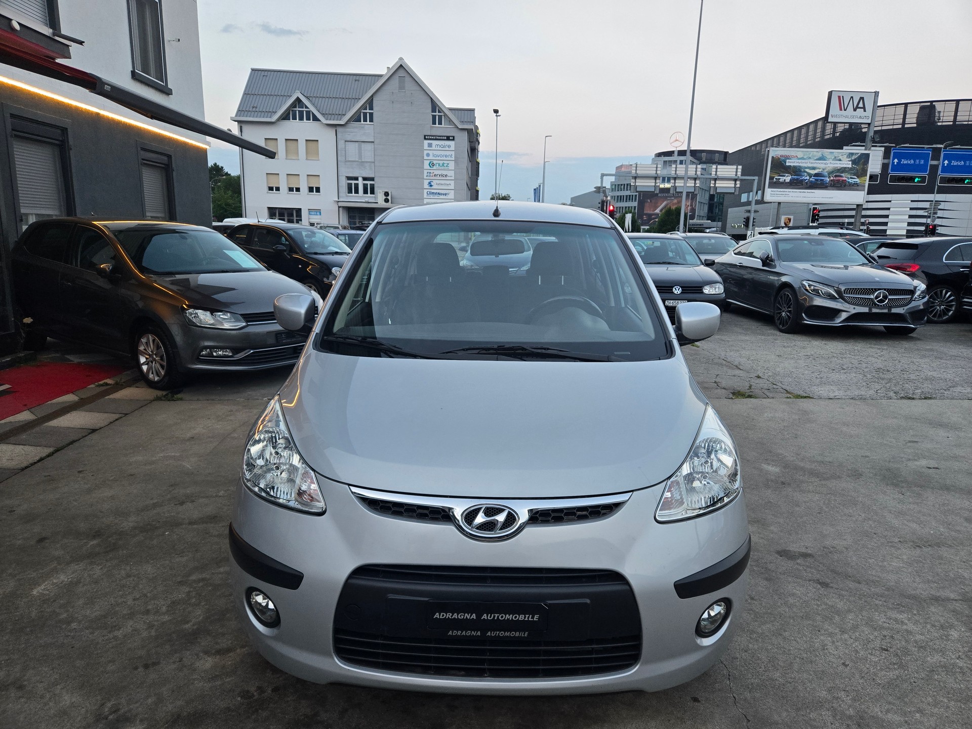 HYUNDAI i10 1.1 Style Automatic-image-7
