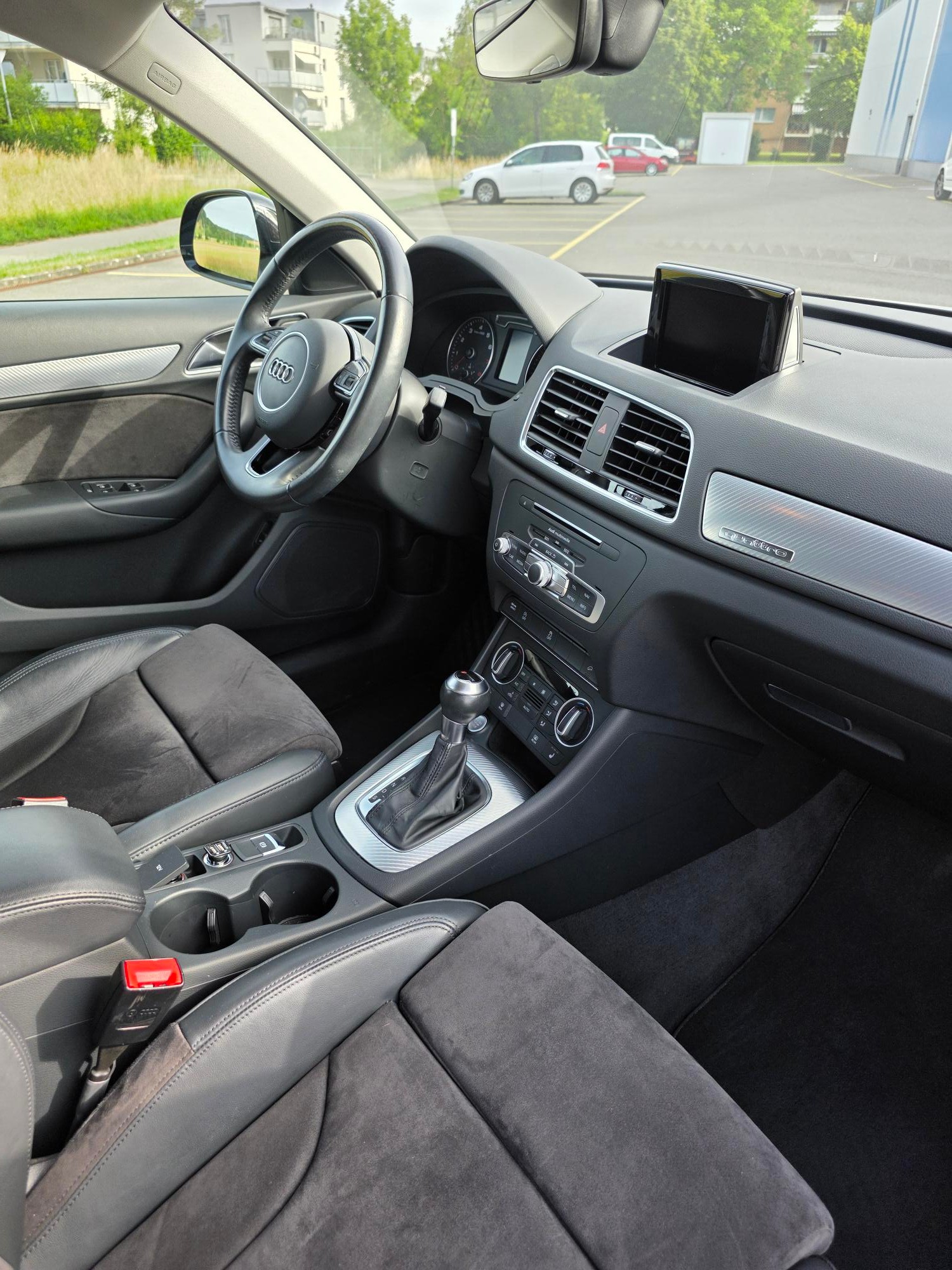 AUDI Q3 2.0 TFSI sport quattro S-tronic-image-9