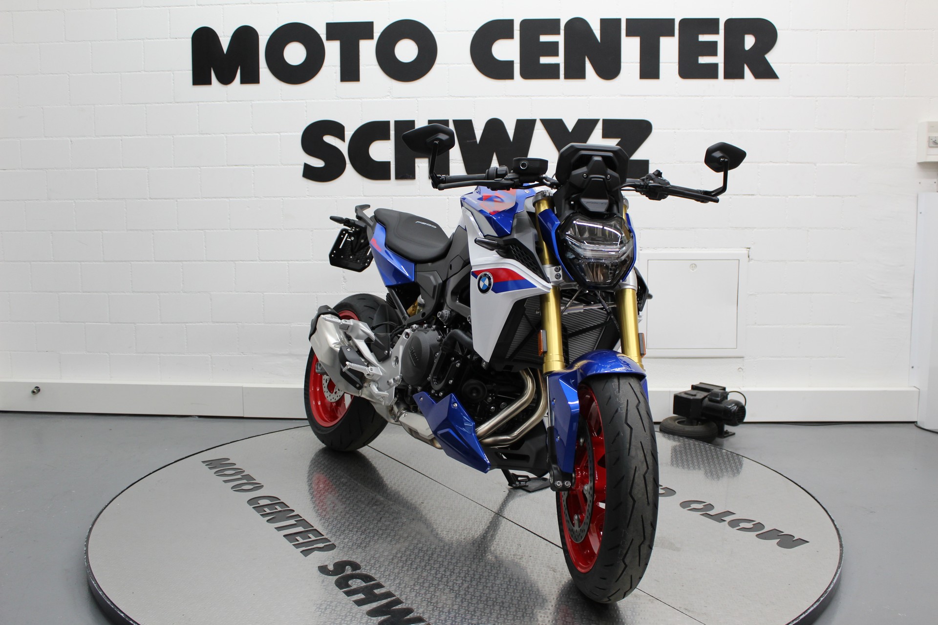 BMW F 900 R A2 (35kW)-showroom-element-1