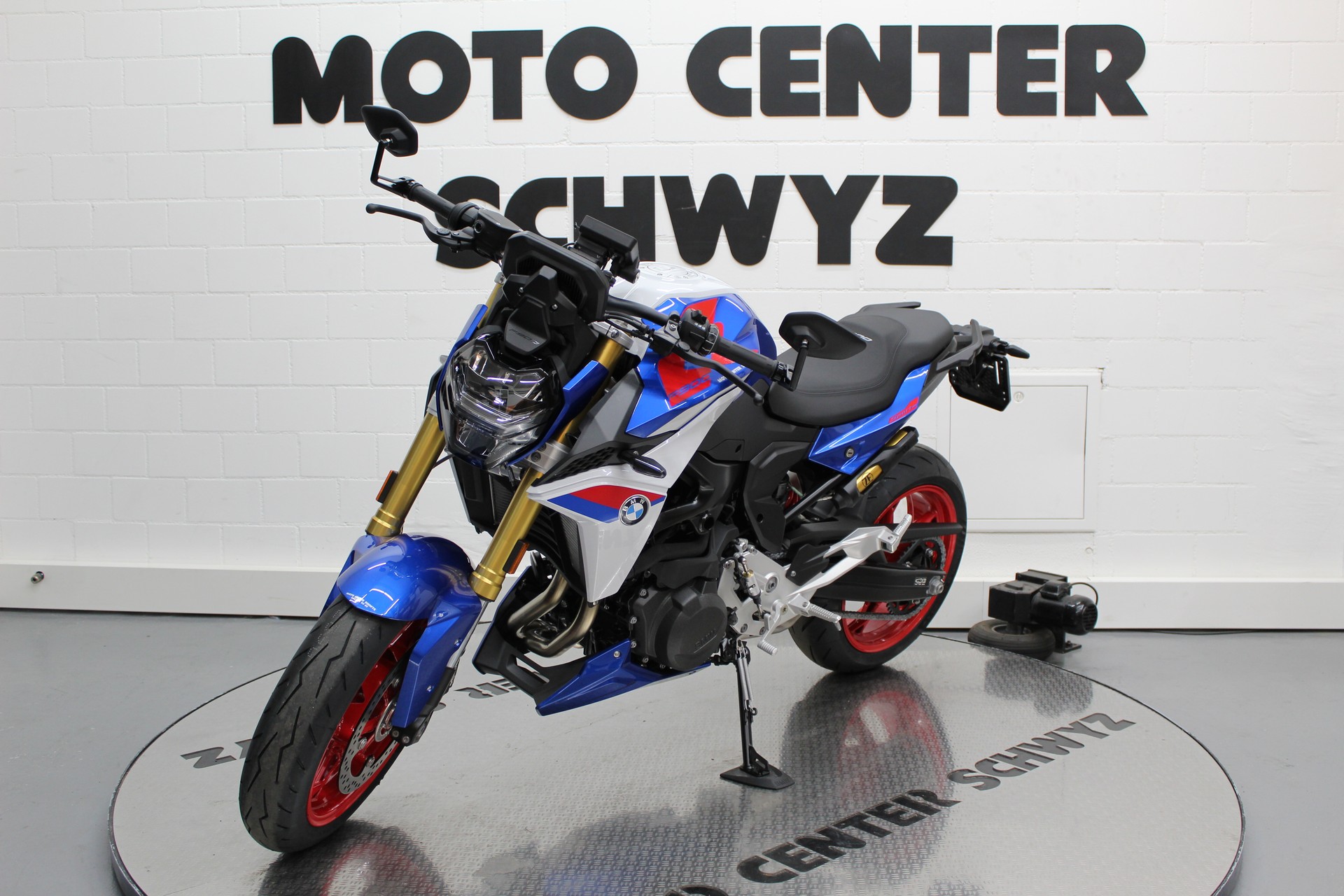 BMW F 900 R A2 (35kW)-showroom-element-3