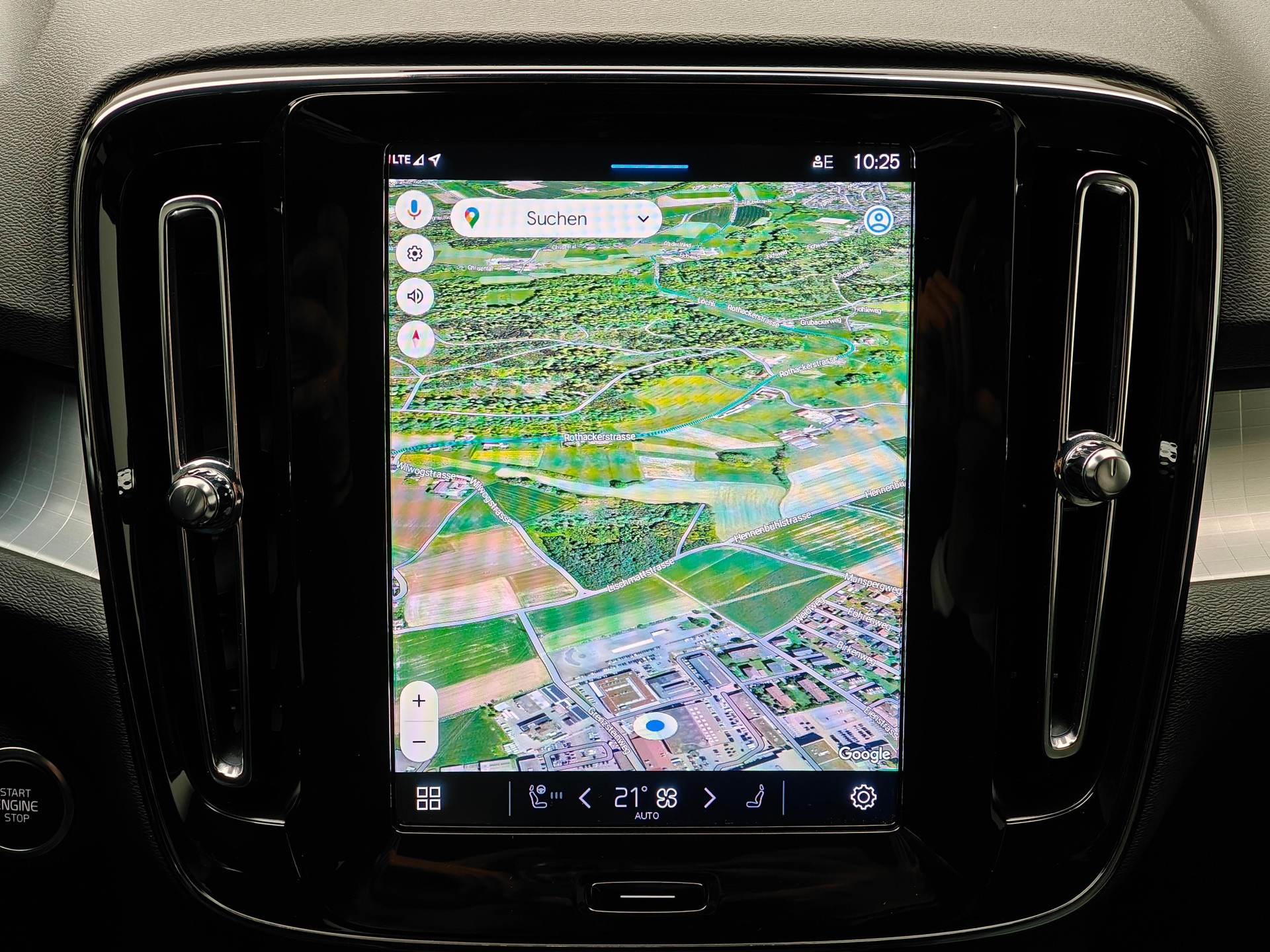 VOLVO XC40 2.0 B3 MH Plus Dark-image-12