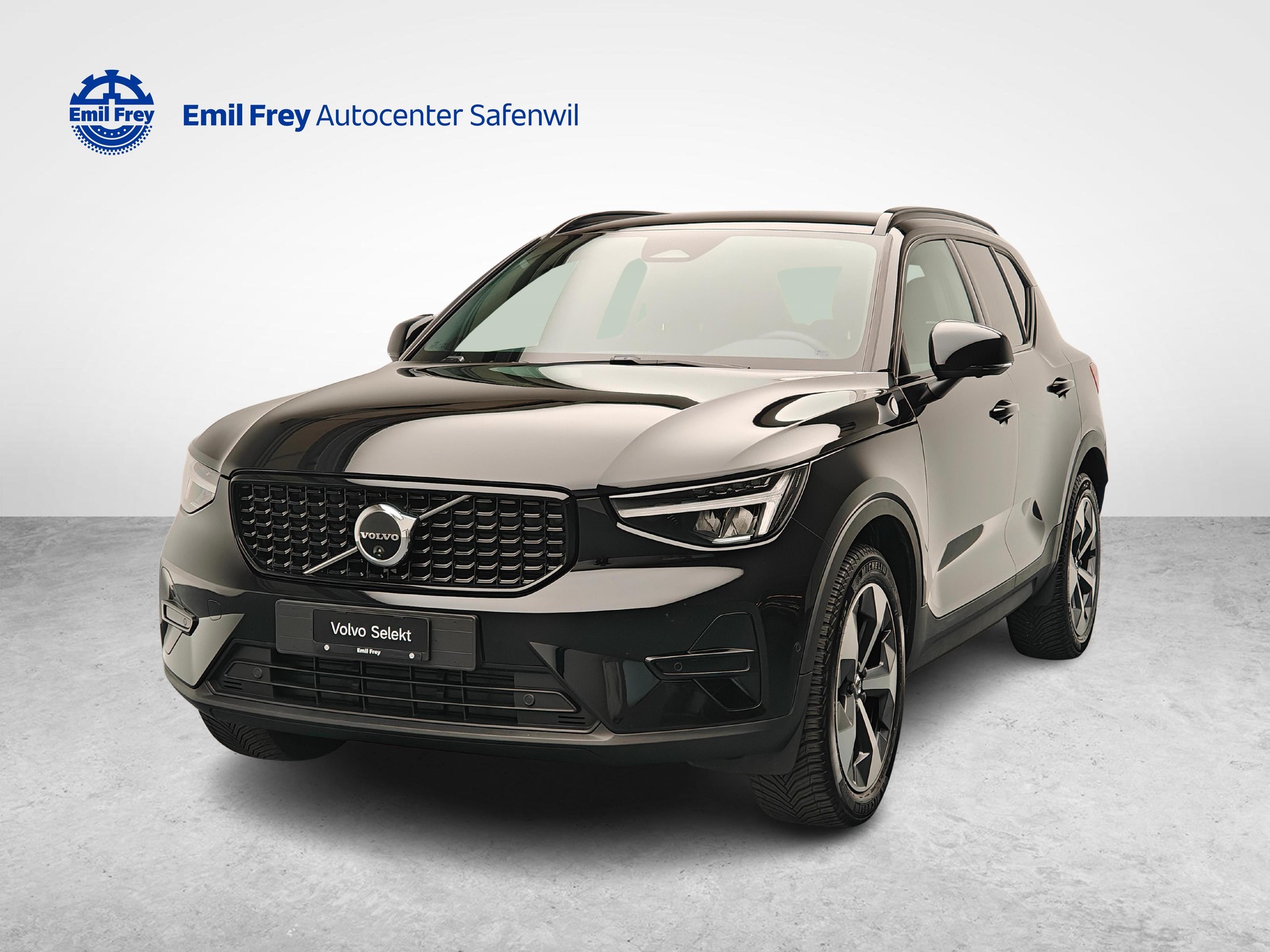 VOLVO XC40 2.0 B3 MH Plus Dark-image-0