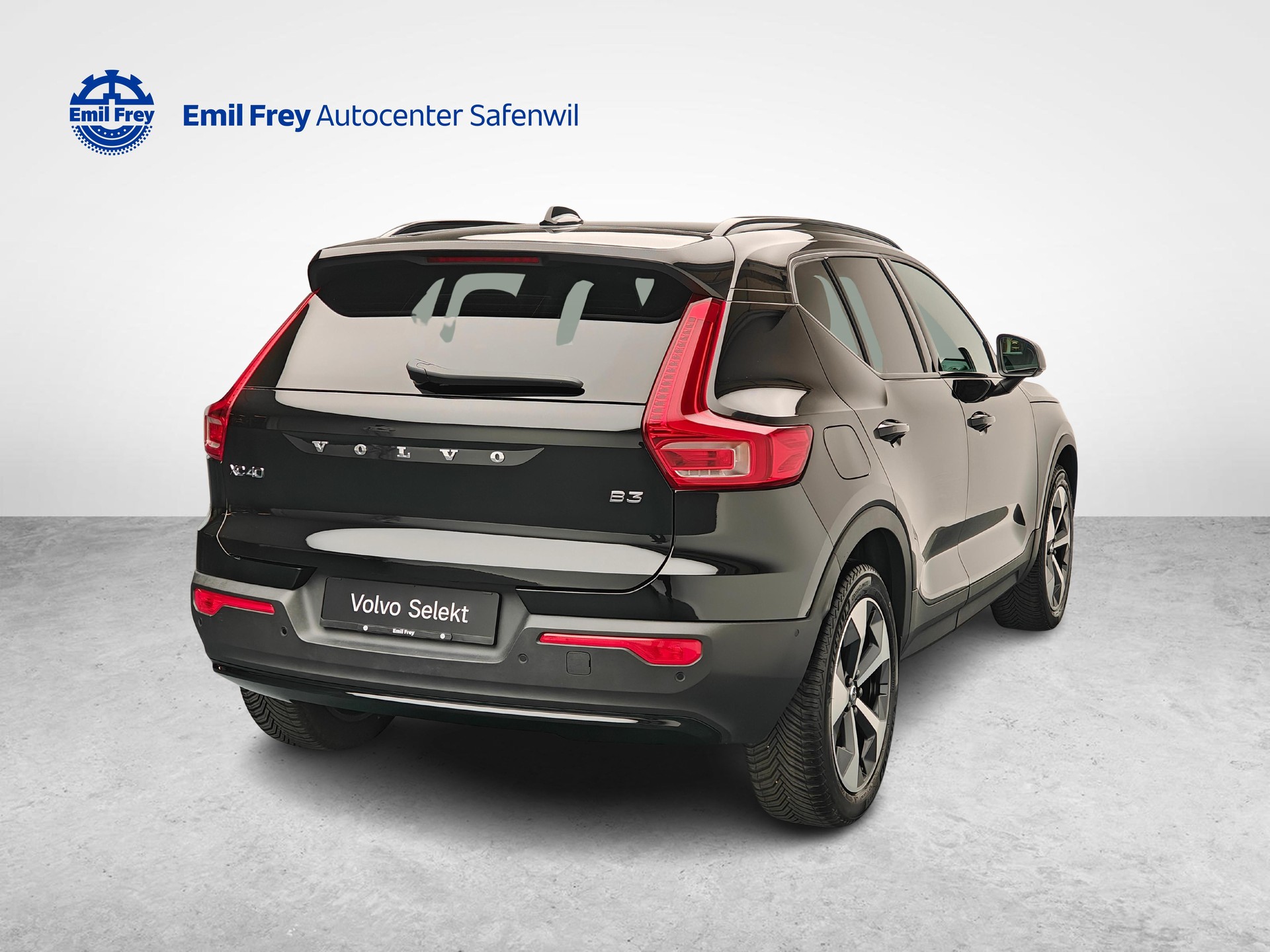 VOLVO XC40 2.0 B3 MH Plus Dark-image-4