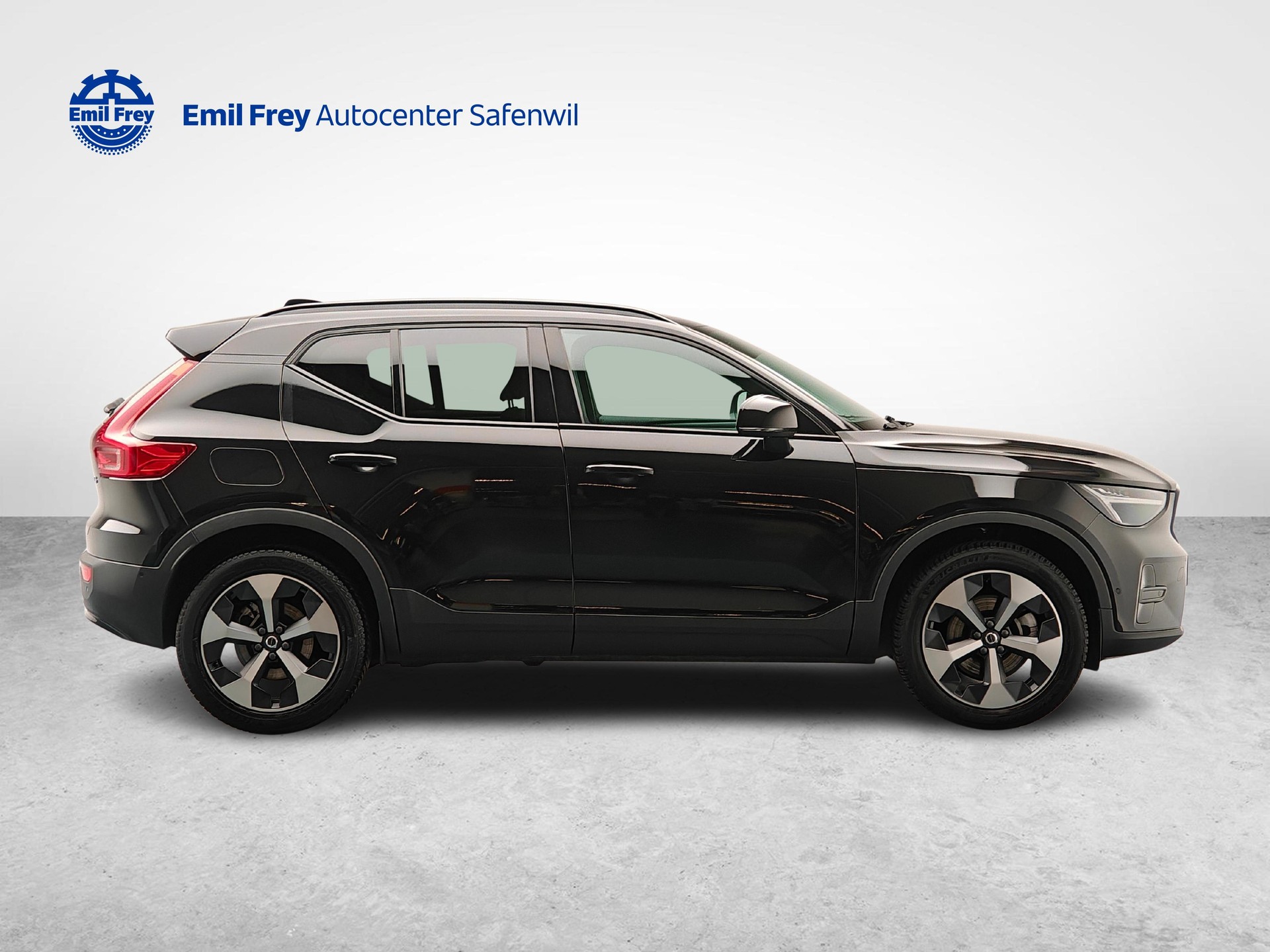 VOLVO XC40 2.0 B3 MH Plus Dark-image-5