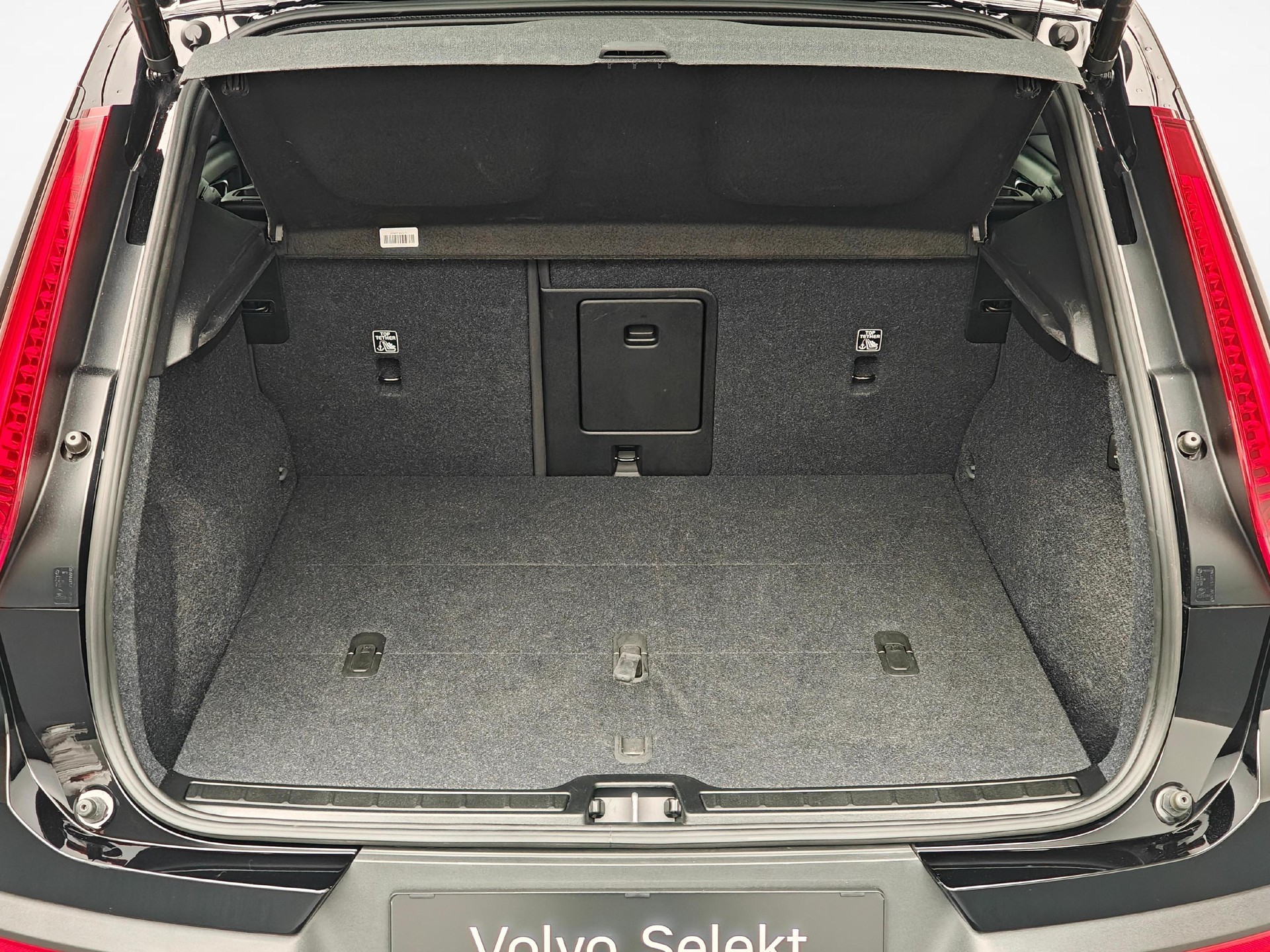 VOLVO XC40 2.0 B3 MH Plus Dark-image-11