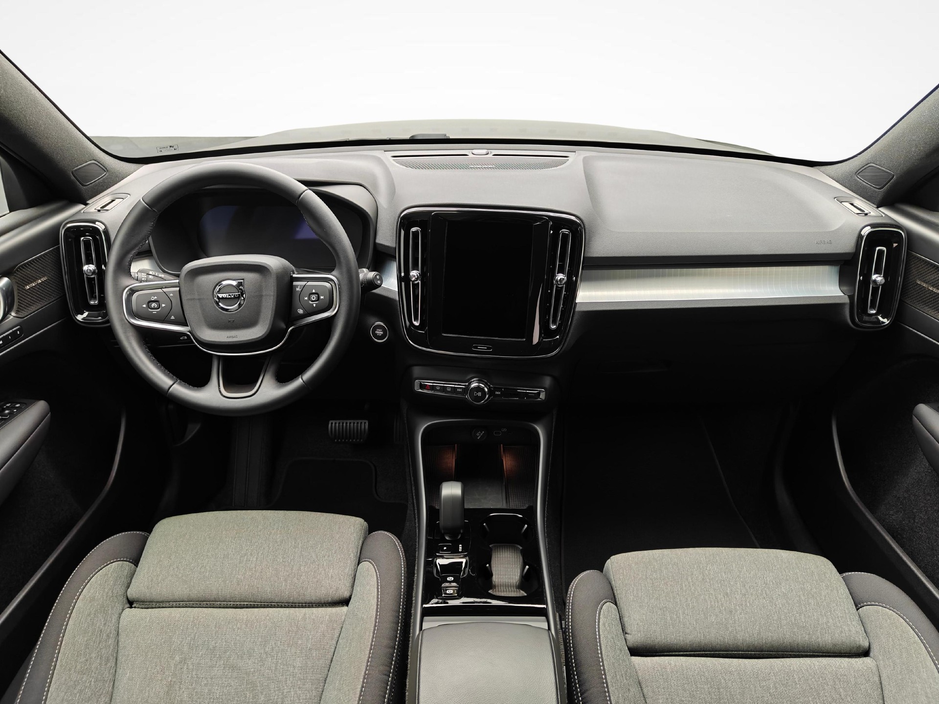 VOLVO XC40 2.0 B3 MH Plus Dark-image-8