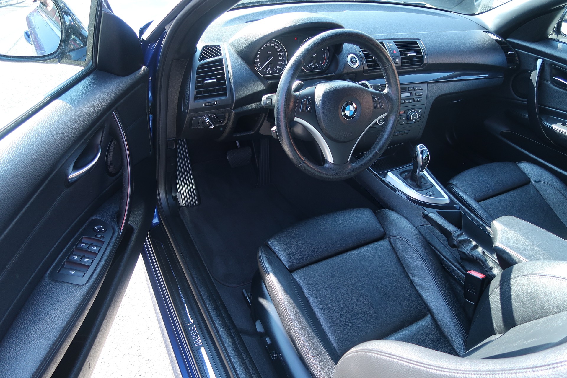 BMW 135i Cabrio DSG-image-5