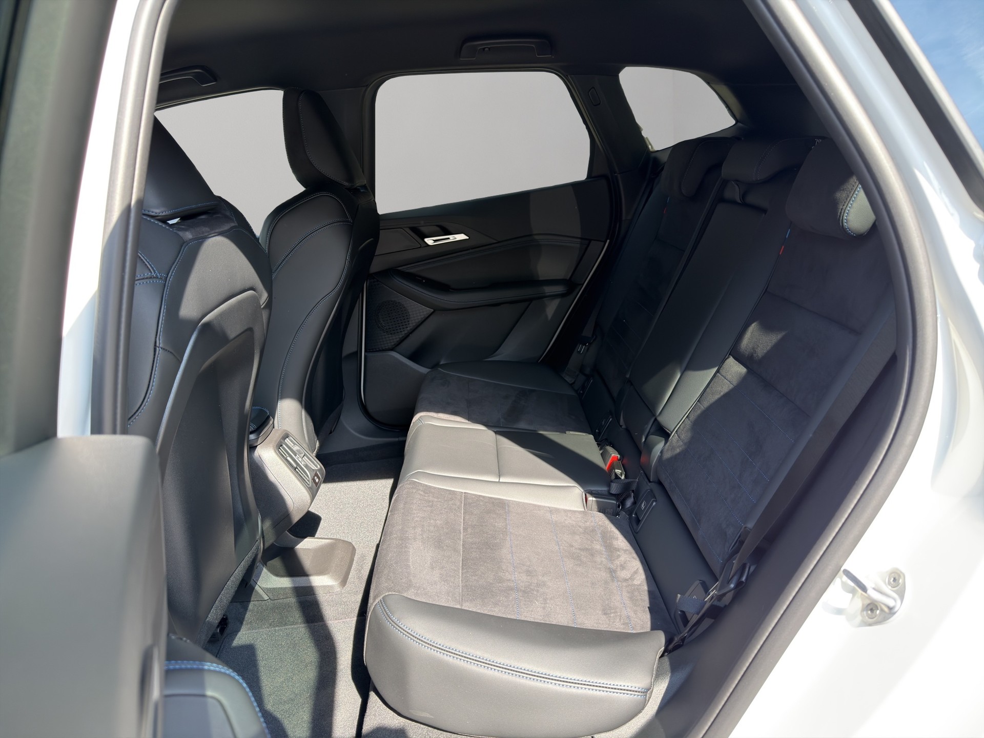 BMW 225e xDrive Active Tourer M Sport-image-16