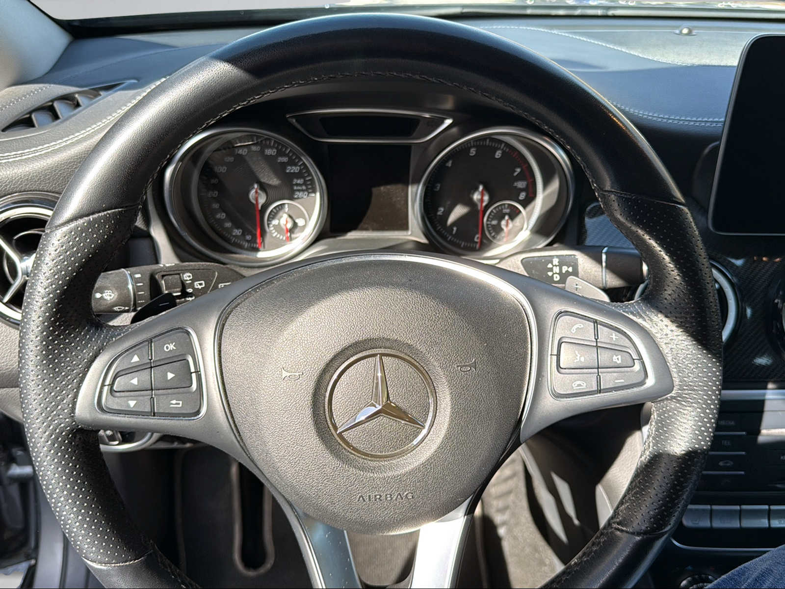 MERCEDES-BENZ GLA 250 AMG Line 4Matic 7G-DCT-image-6