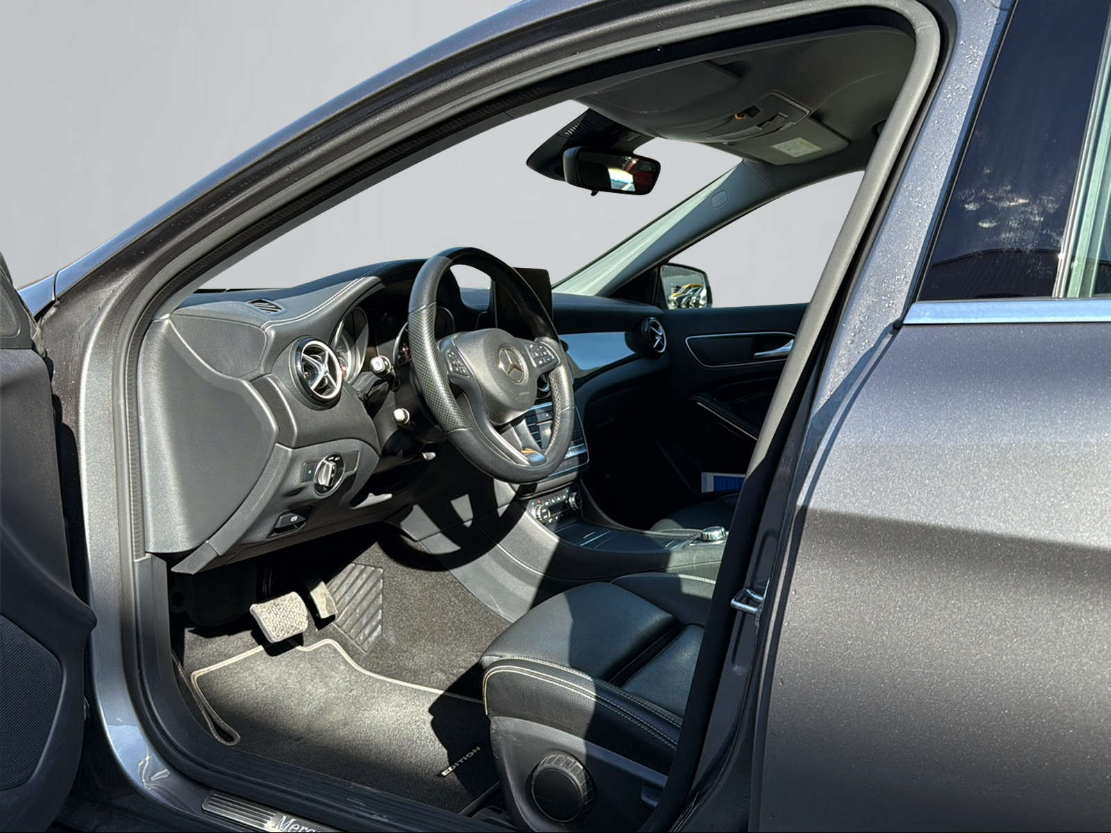 MERCEDES-BENZ GLA 250 AMG Line 4Matic 7G-DCT-image-4