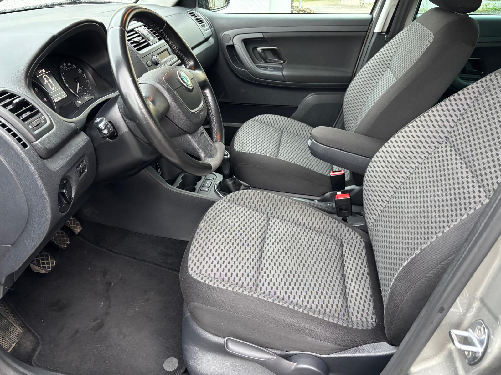 SKODA Fabia 1.2 TSI Ambiente-image-9