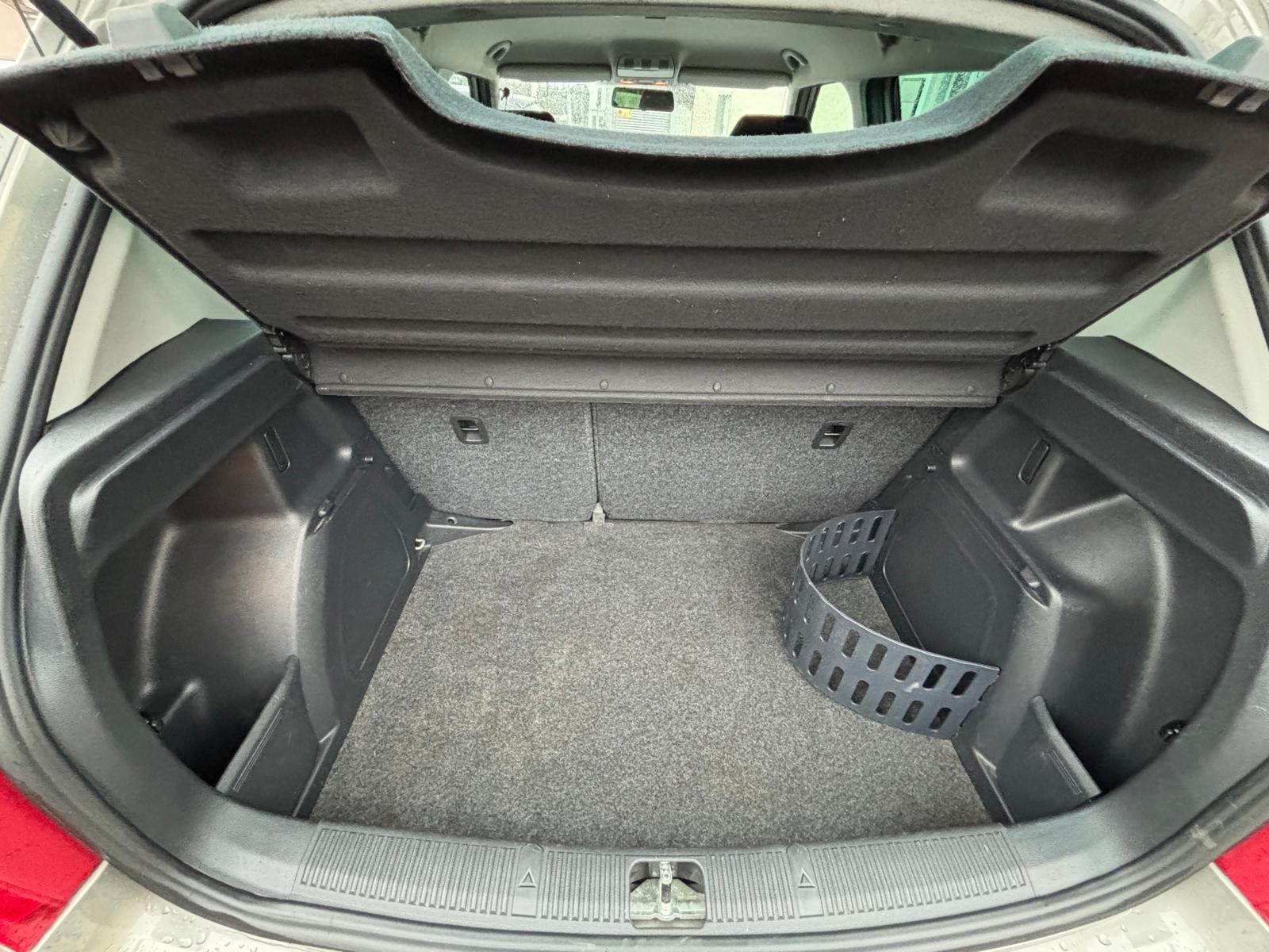 SKODA Fabia 1.2 TSI Ambiente-image-12