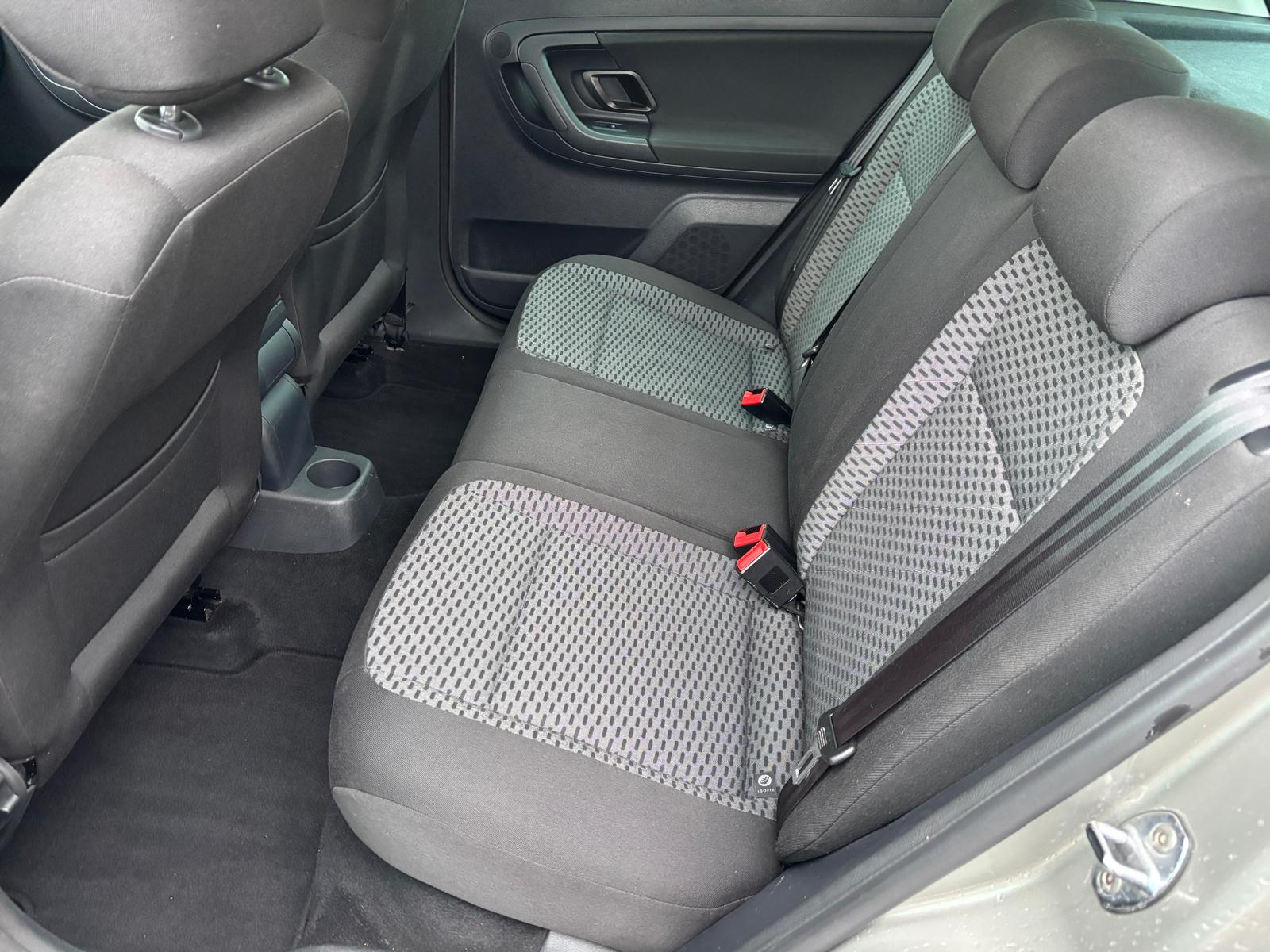 SKODA Fabia 1.2 TSI Ambiente-image-10