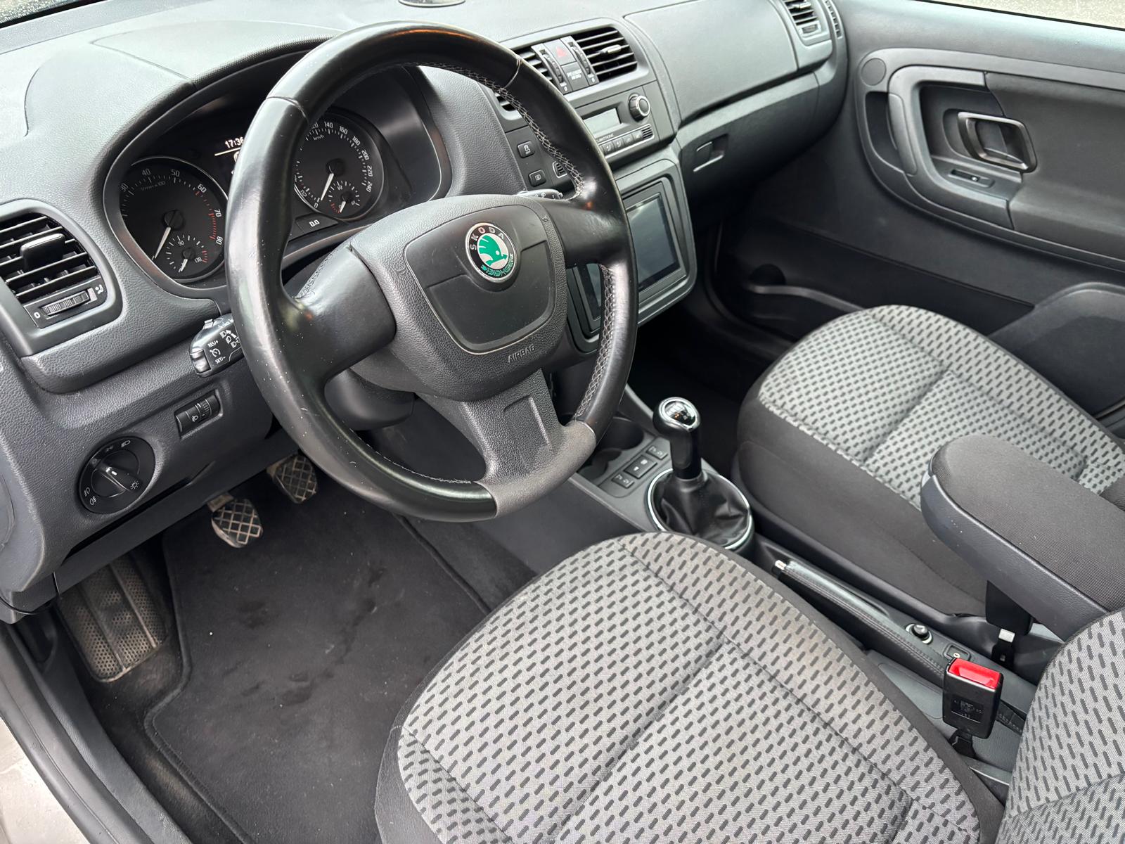 SKODA Fabia 1.2 TSI Ambiente-image-8