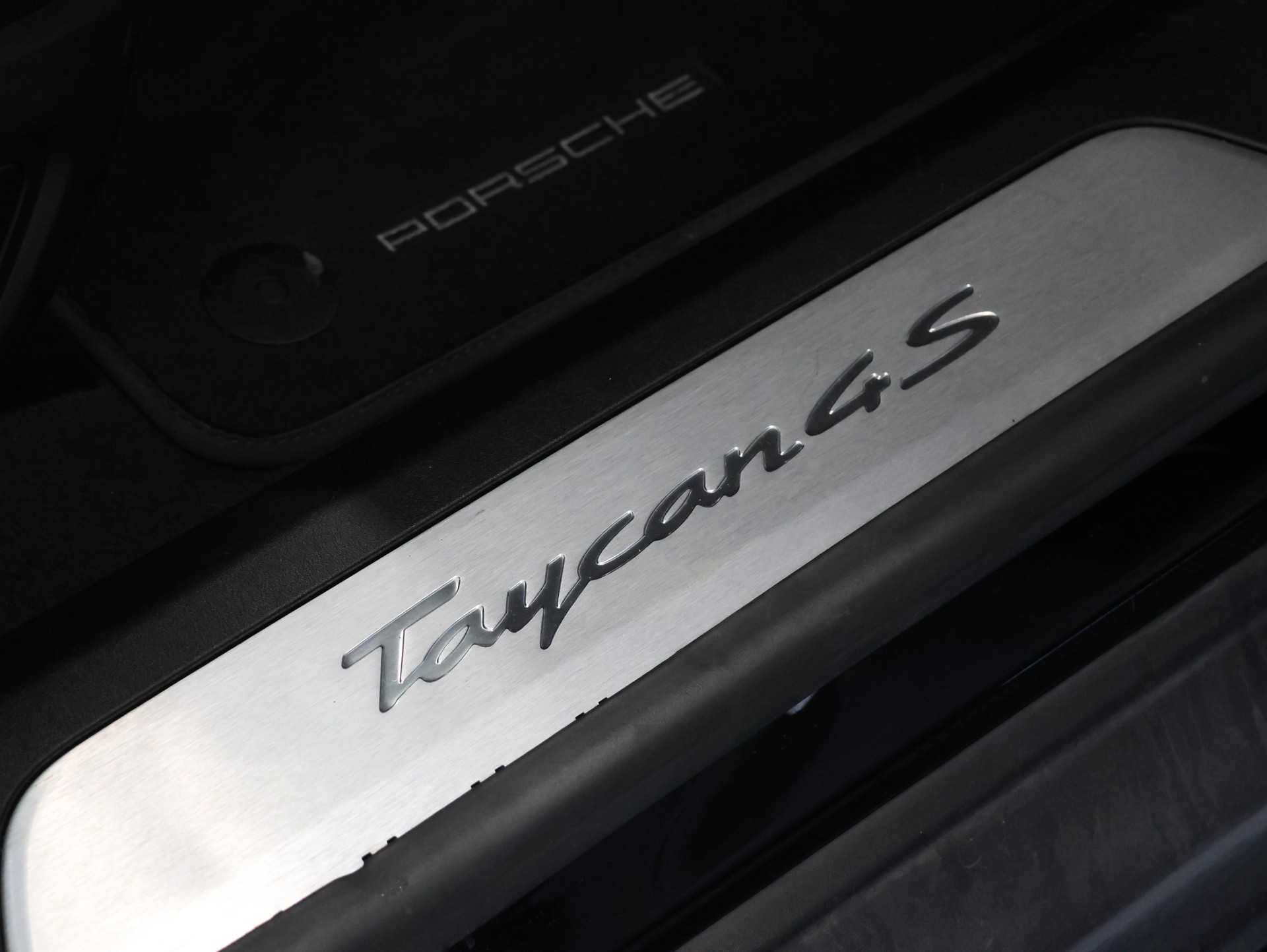 PORSCHE Taycan 4S Cross Turismo *360 Kamera* *Sportlenkrad* *Sitzheizung/Lüftung*-image-21