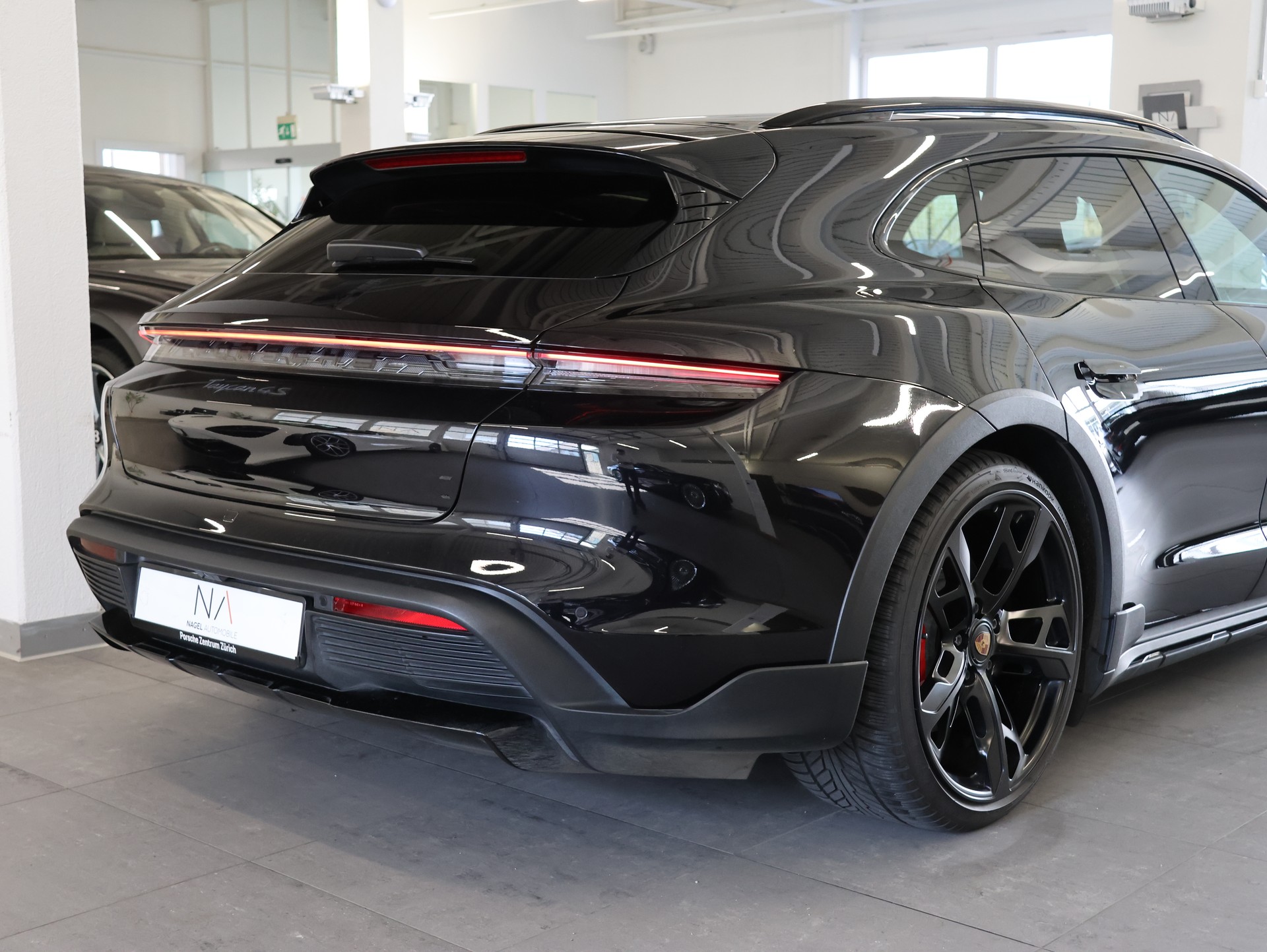 PORSCHE Taycan 4S Cross Turismo *360 Kamera* *Sportlenkrad* *Sitzheizung/Lüftung*-image-11