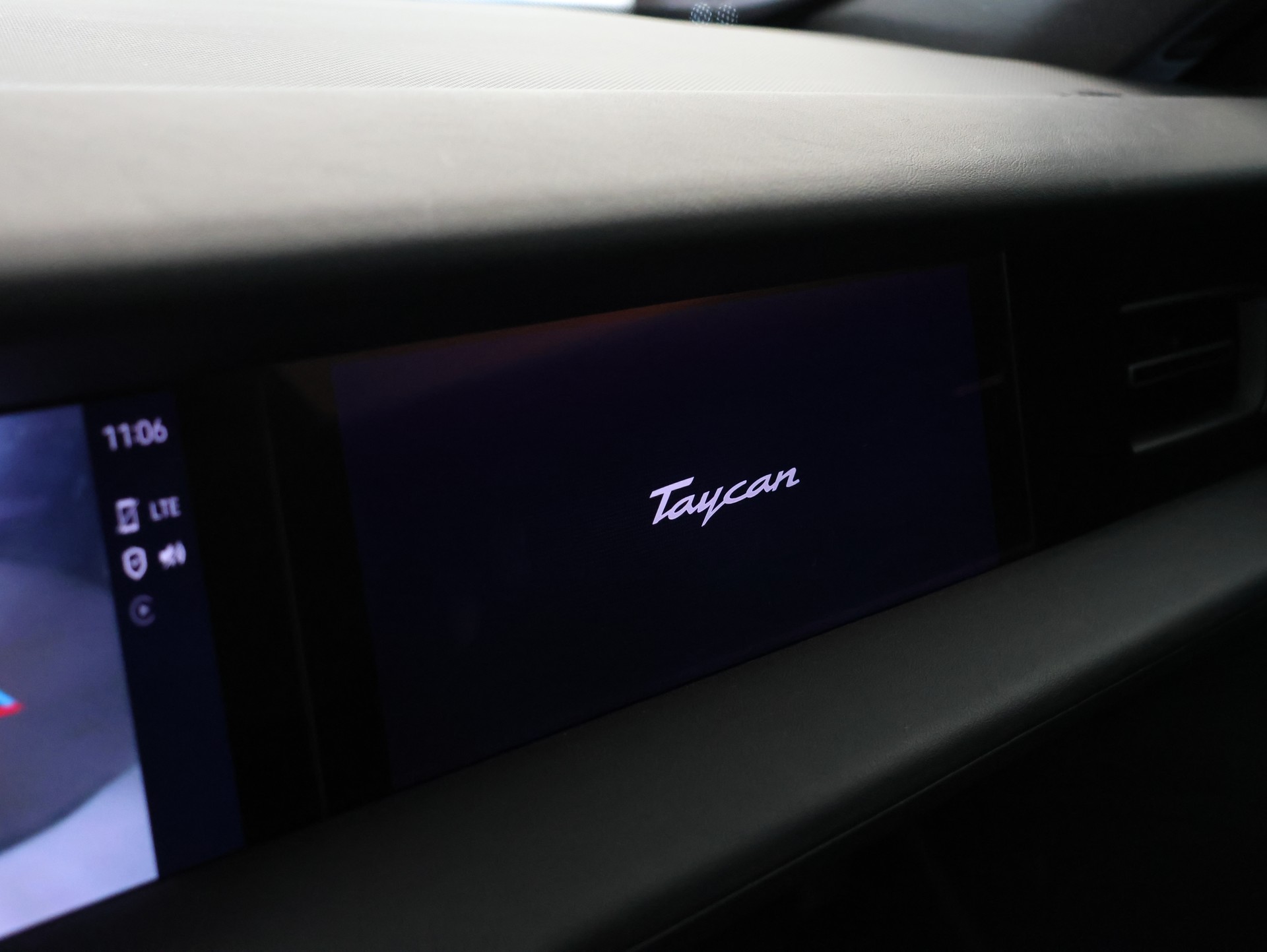 PORSCHE Taycan 4S Cross Turismo *360 Kamera* *Sportlenkrad* *Sitzheizung/Lüftung*-image-30