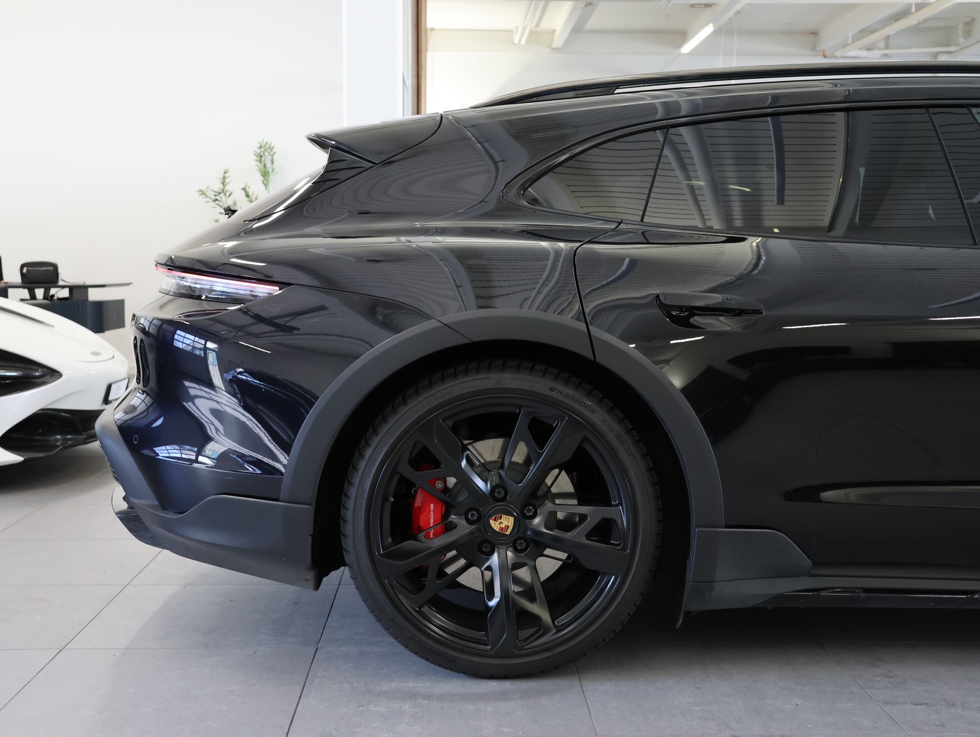 PORSCHE Taycan 4S Cross Turismo *360 Kamera* *Sportlenkrad* *Sitzheizung/Lüftung*-image-12