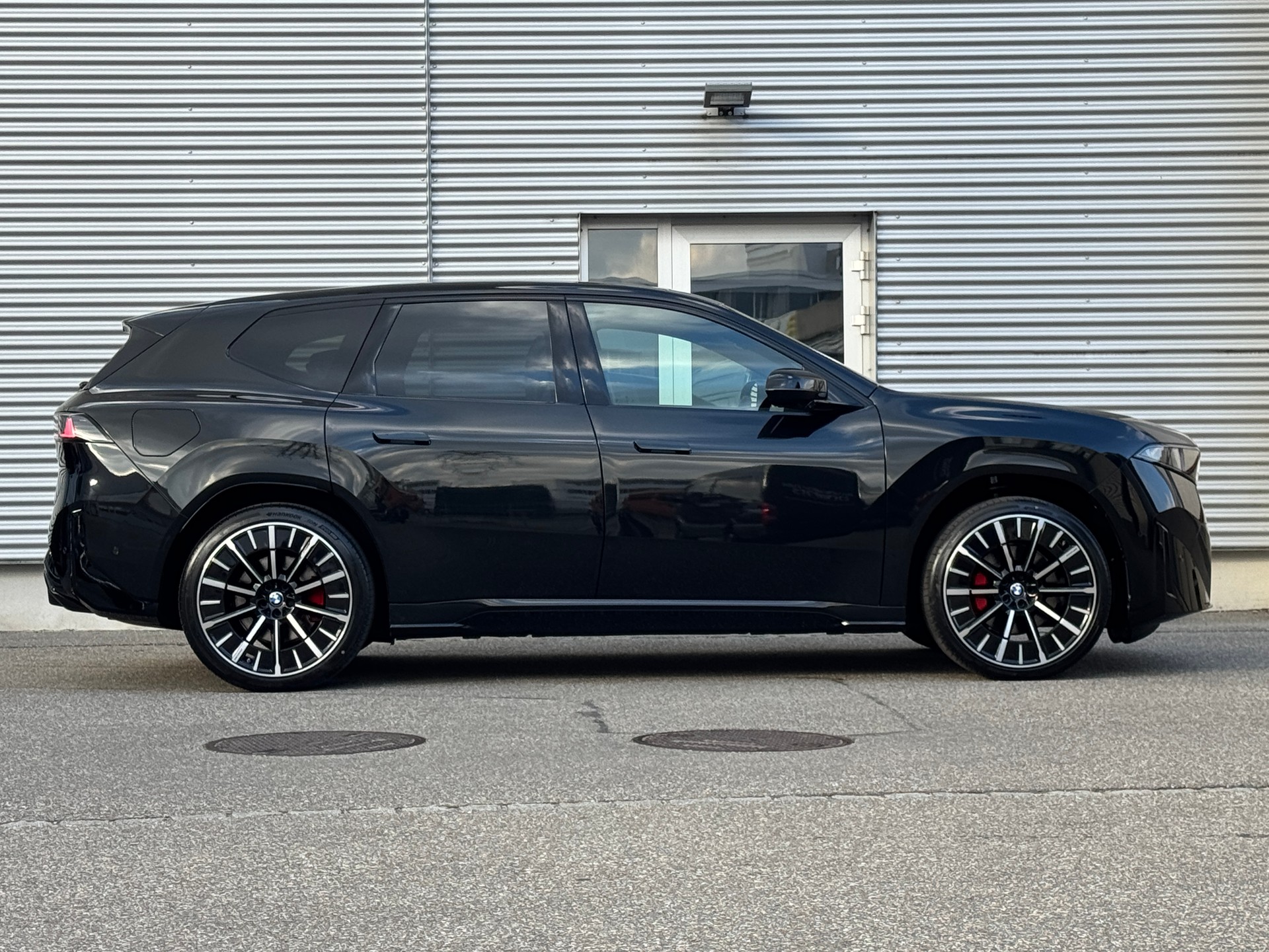 BMW iX3 50 xDrive M Sport Pro-image-4