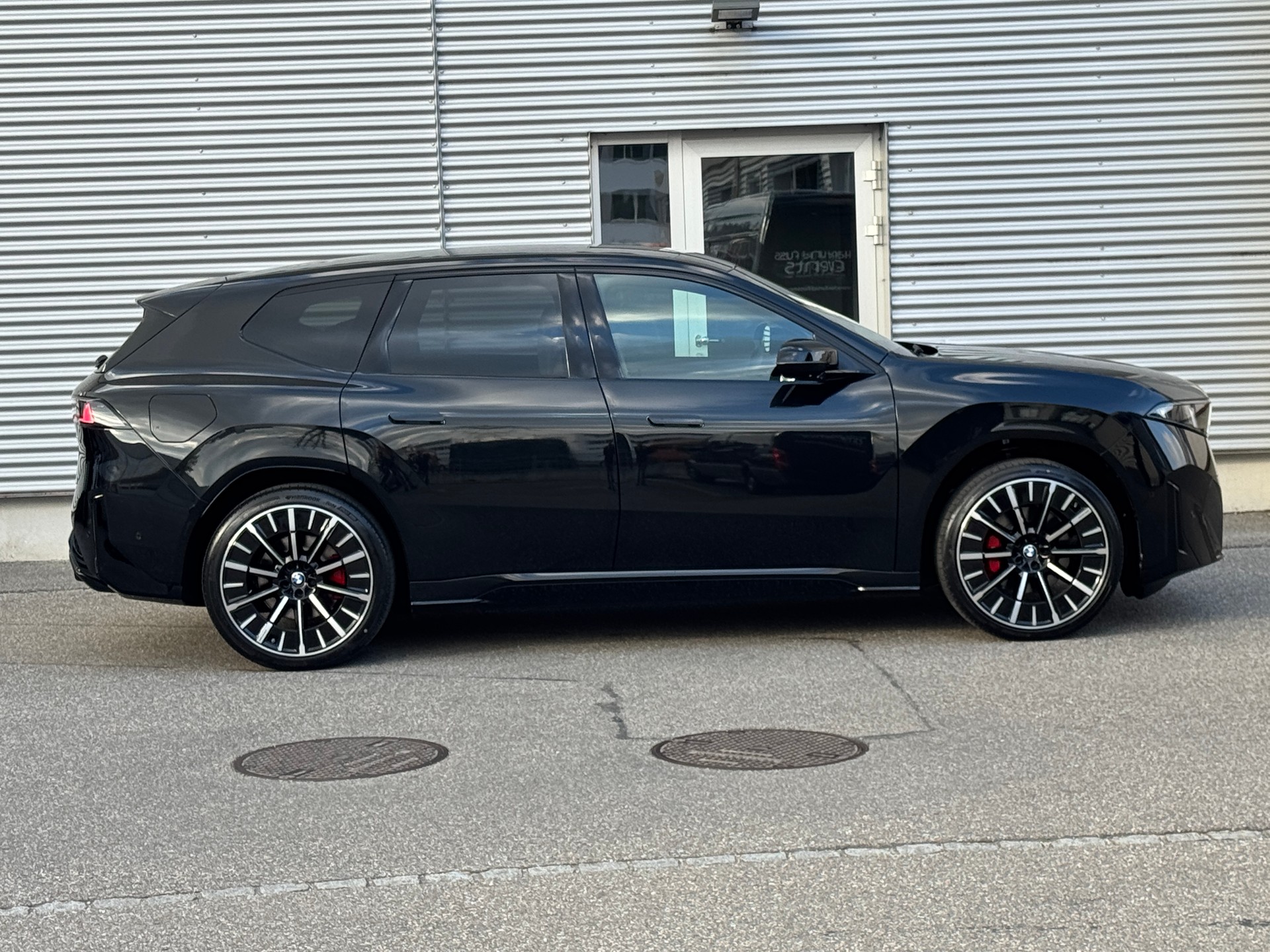 BMW iX3 50 xDrive M Sport Pro-showroom-element-3