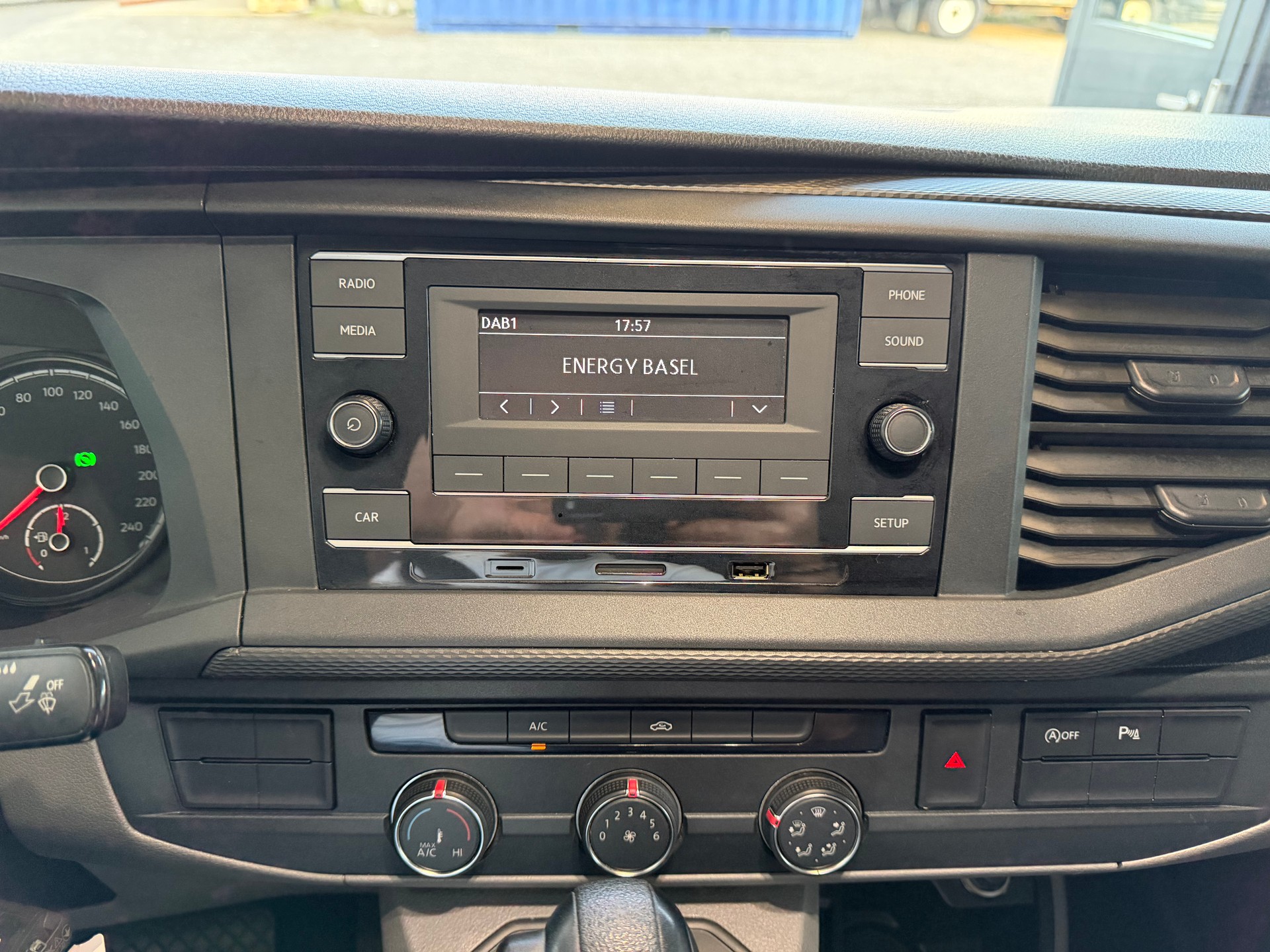 VW T6.1 2.0 Bi-TDI 204 PS 4X4 4Motion DSG + AHK 2500 KG-image-13