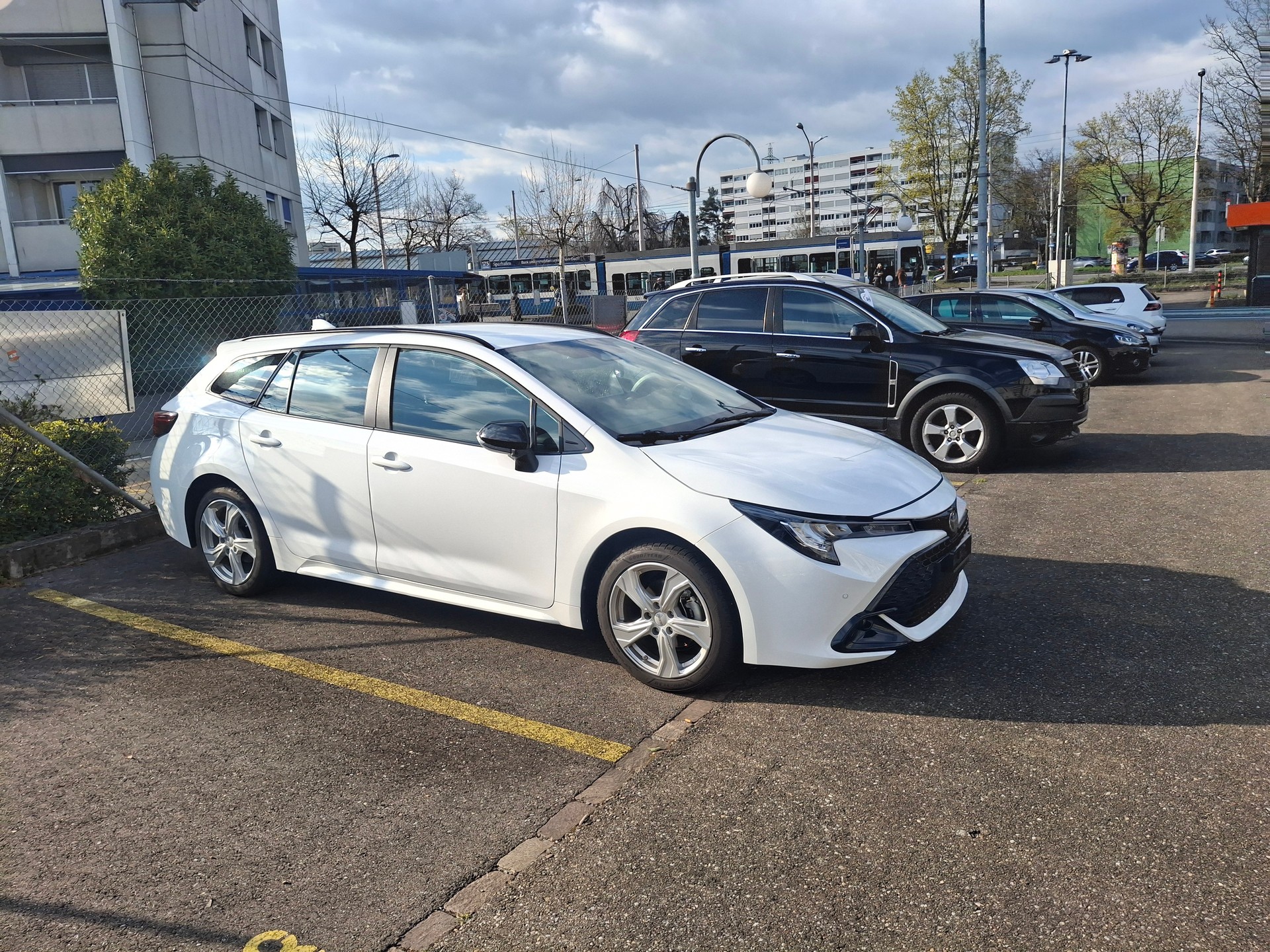TOYOTA Corolla Touring Sports 1.8 HSD Trend e-CVT-showroom-element-1
