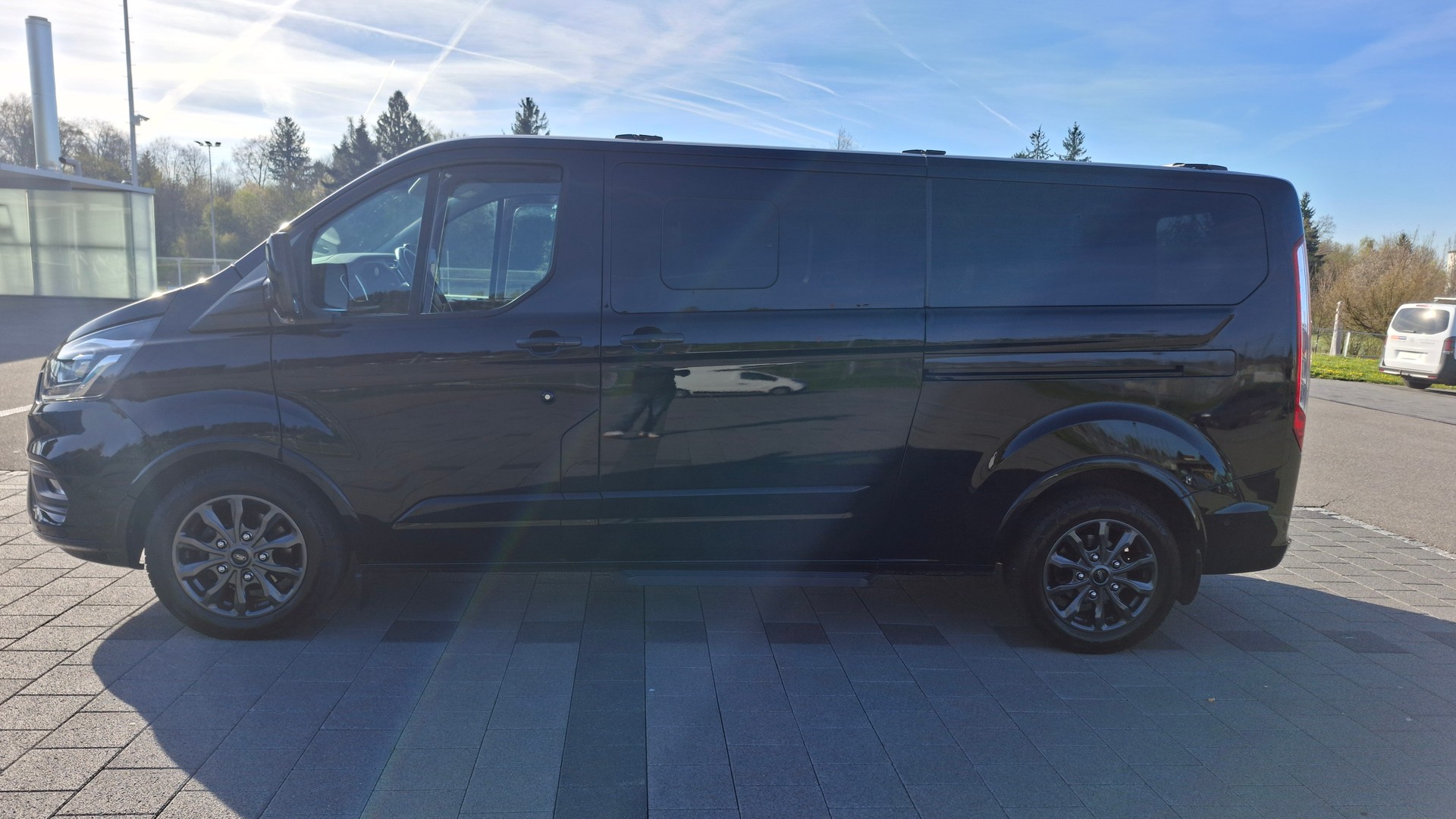 FORD Tourneo Custom 320 L2H1 Shuttle Trend A-image-3